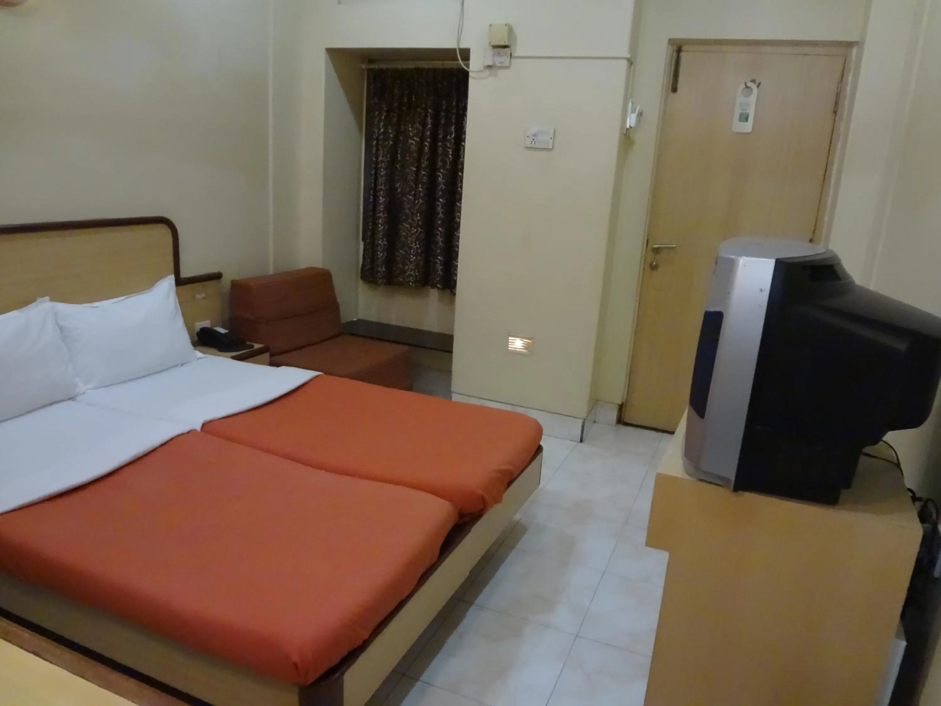 Photo of the whole room in Hotel New Bengal