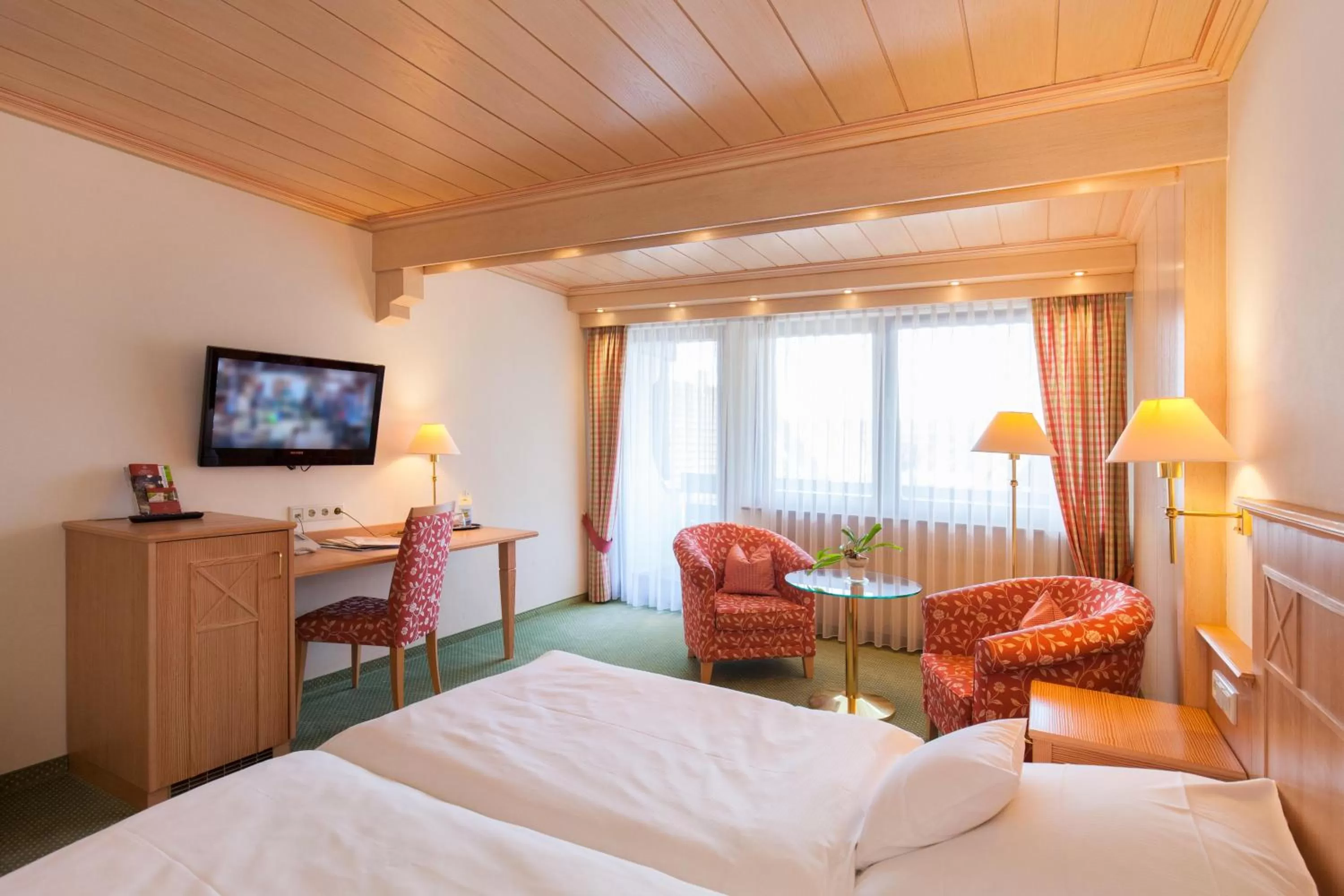 TV and multimedia, Bed in Landgasthof Hotel Hirsch