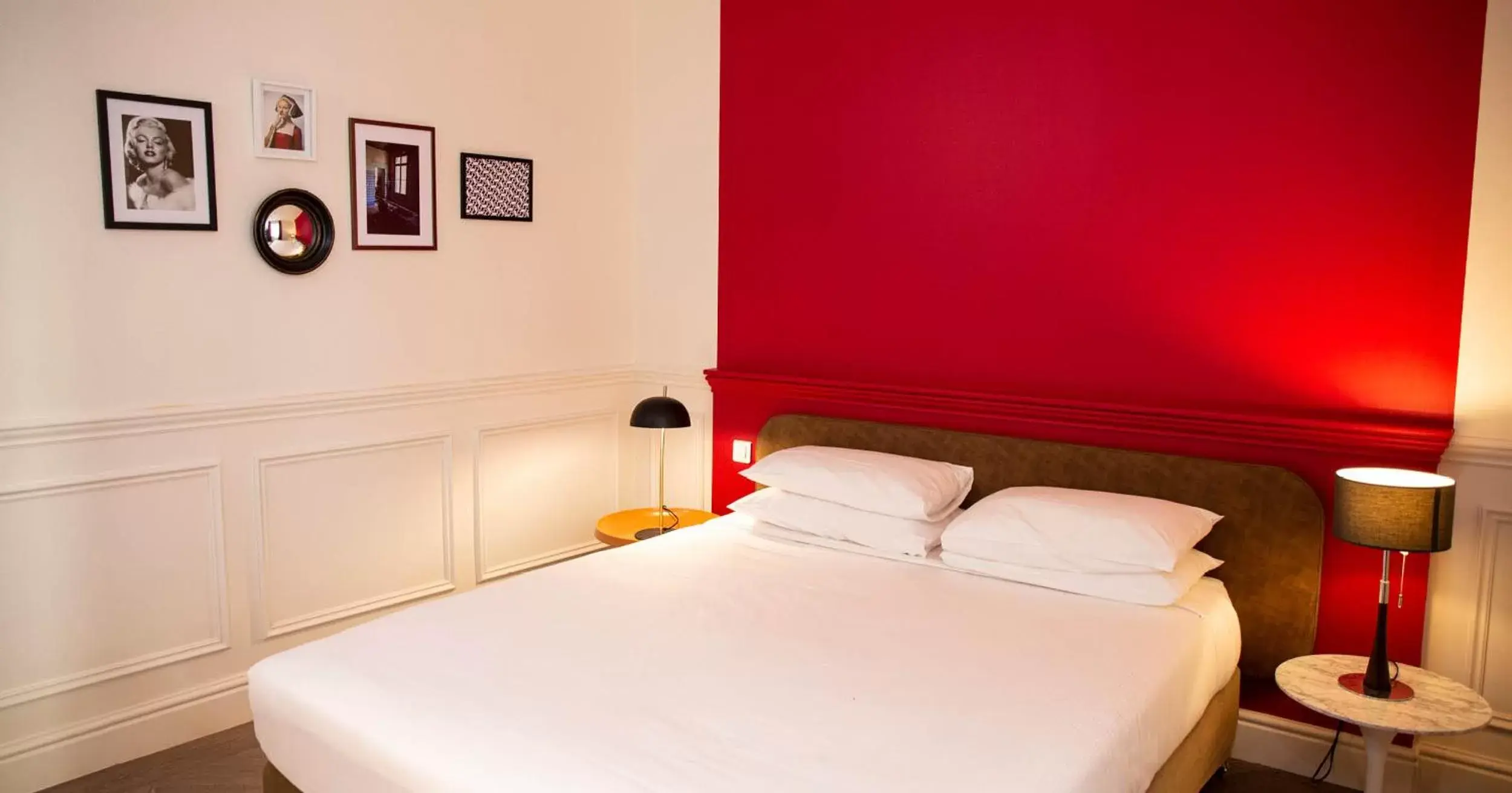 Bed in Hôtel Royal