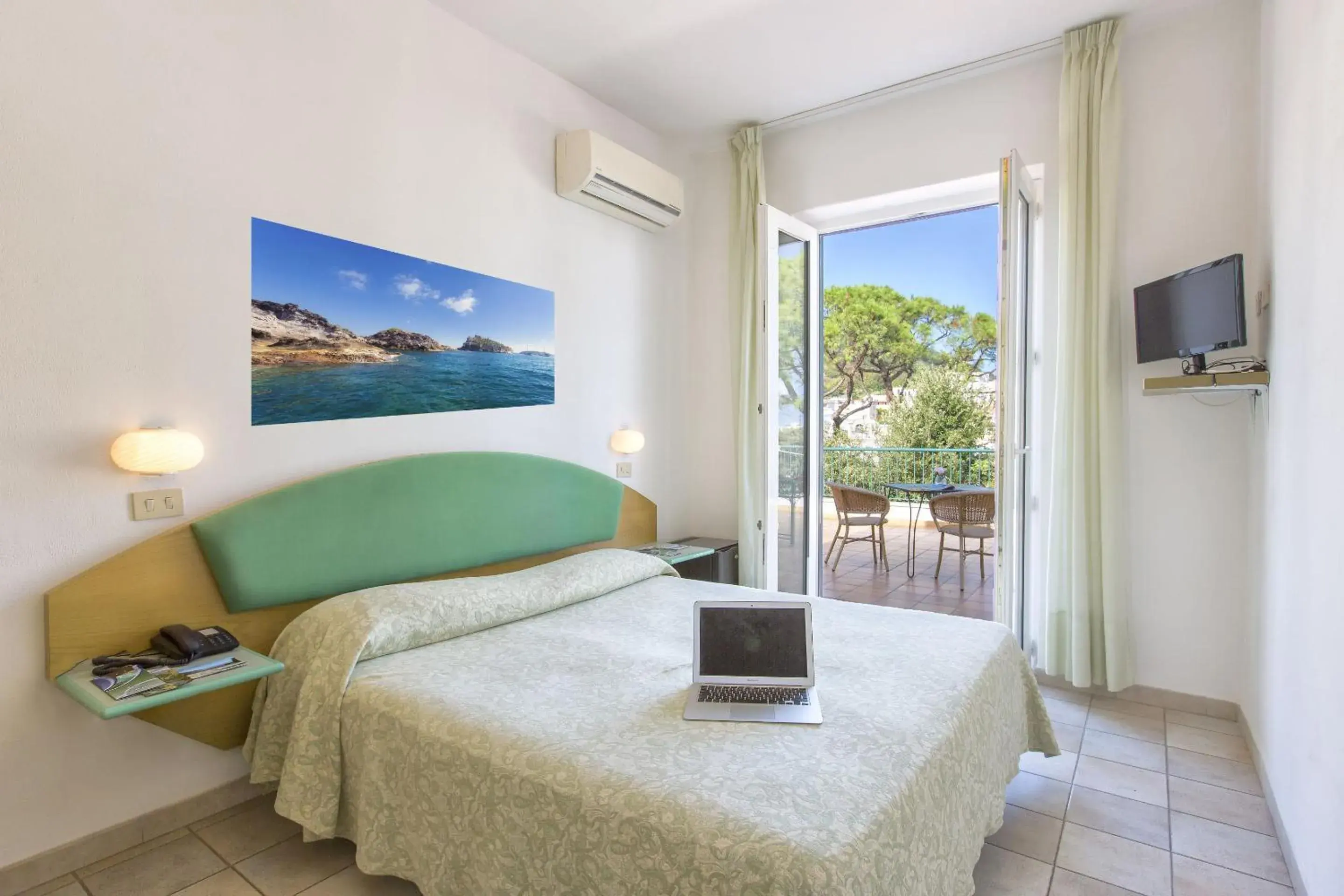 Bedroom, Bed in Hotel Vittoria