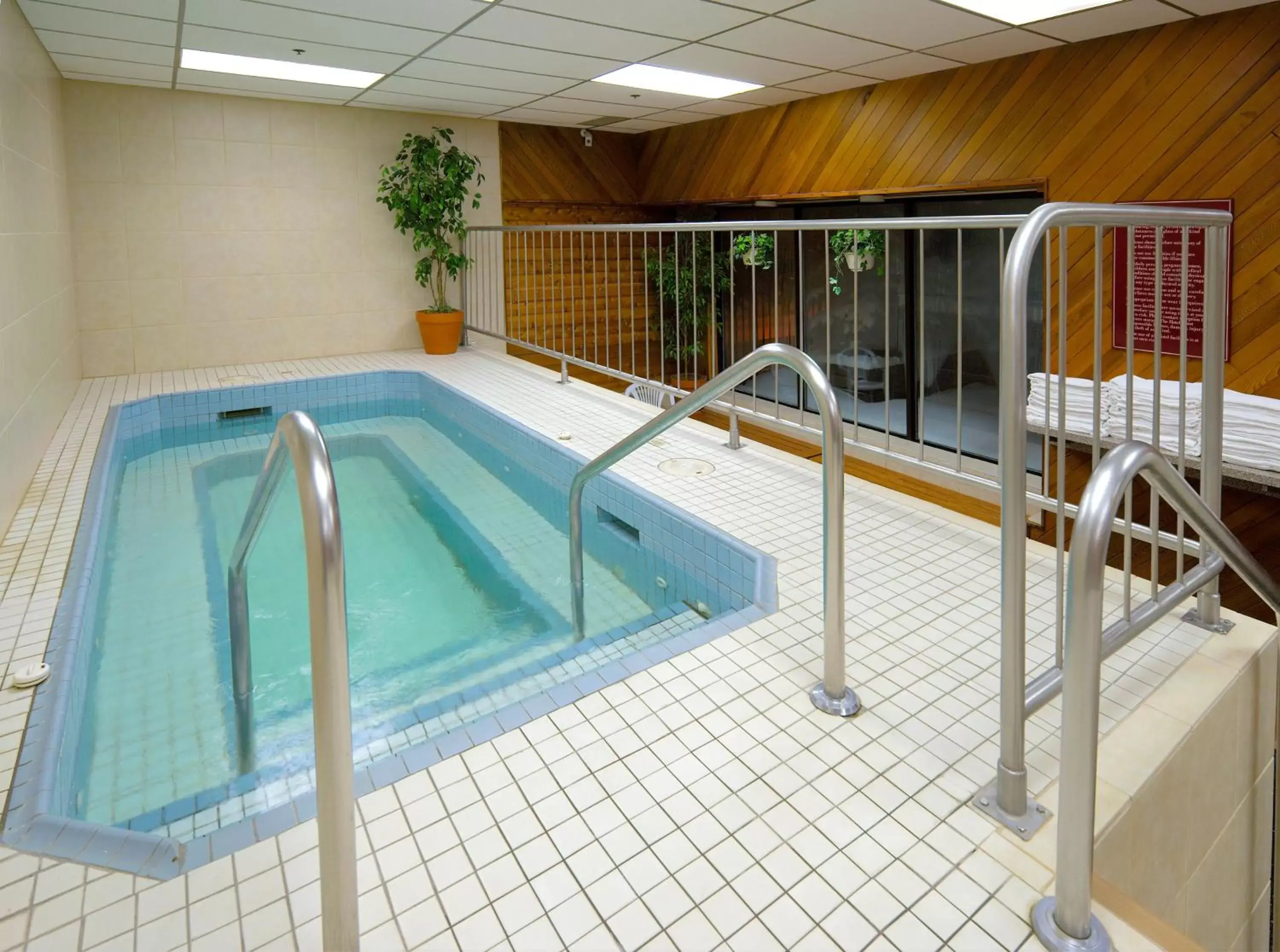 Hot Tub, Swimming Pool in Elk + Avenue Hotel