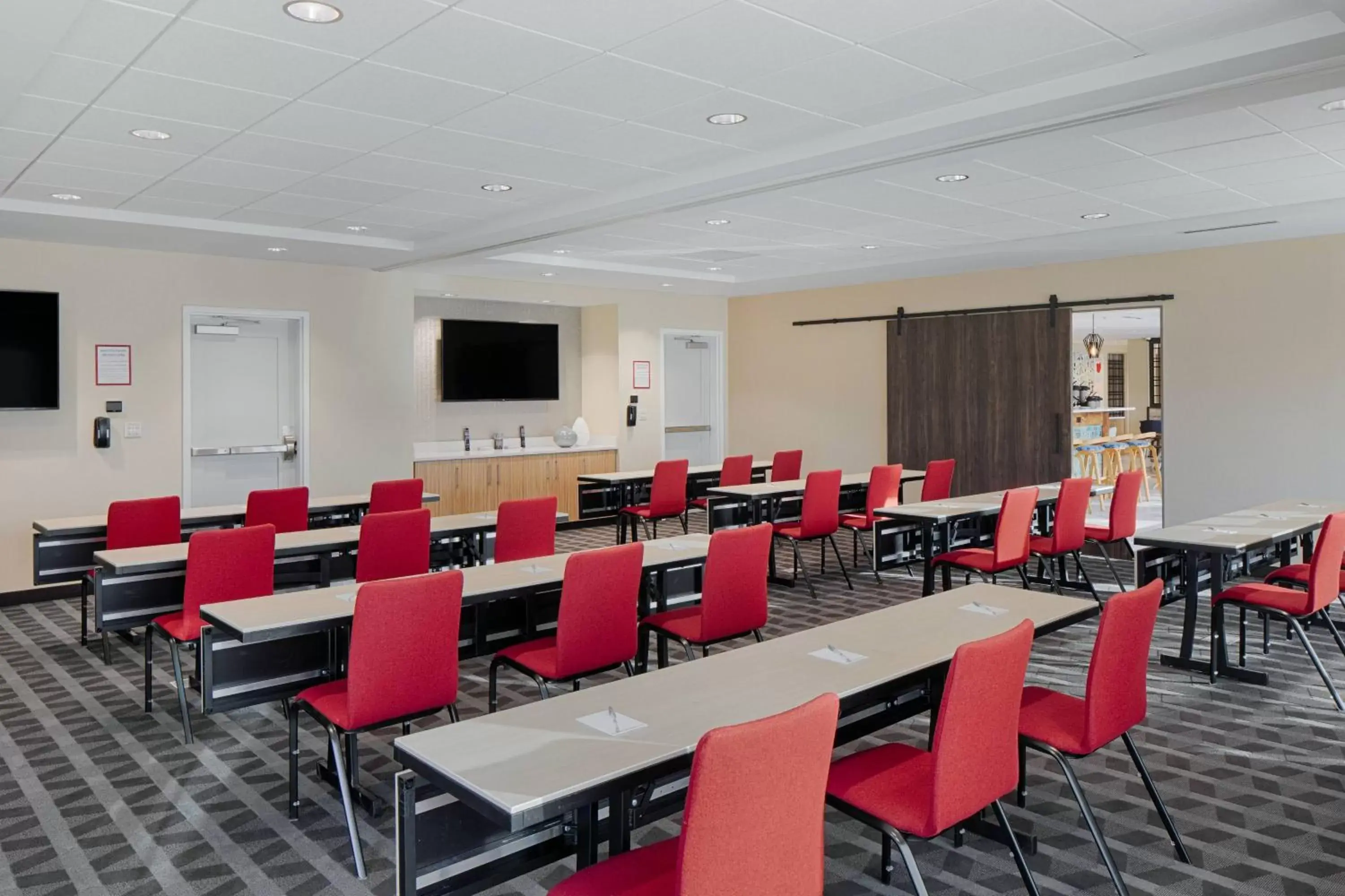 Meeting/conference room in TownePlace Suites Columbus Hilliard