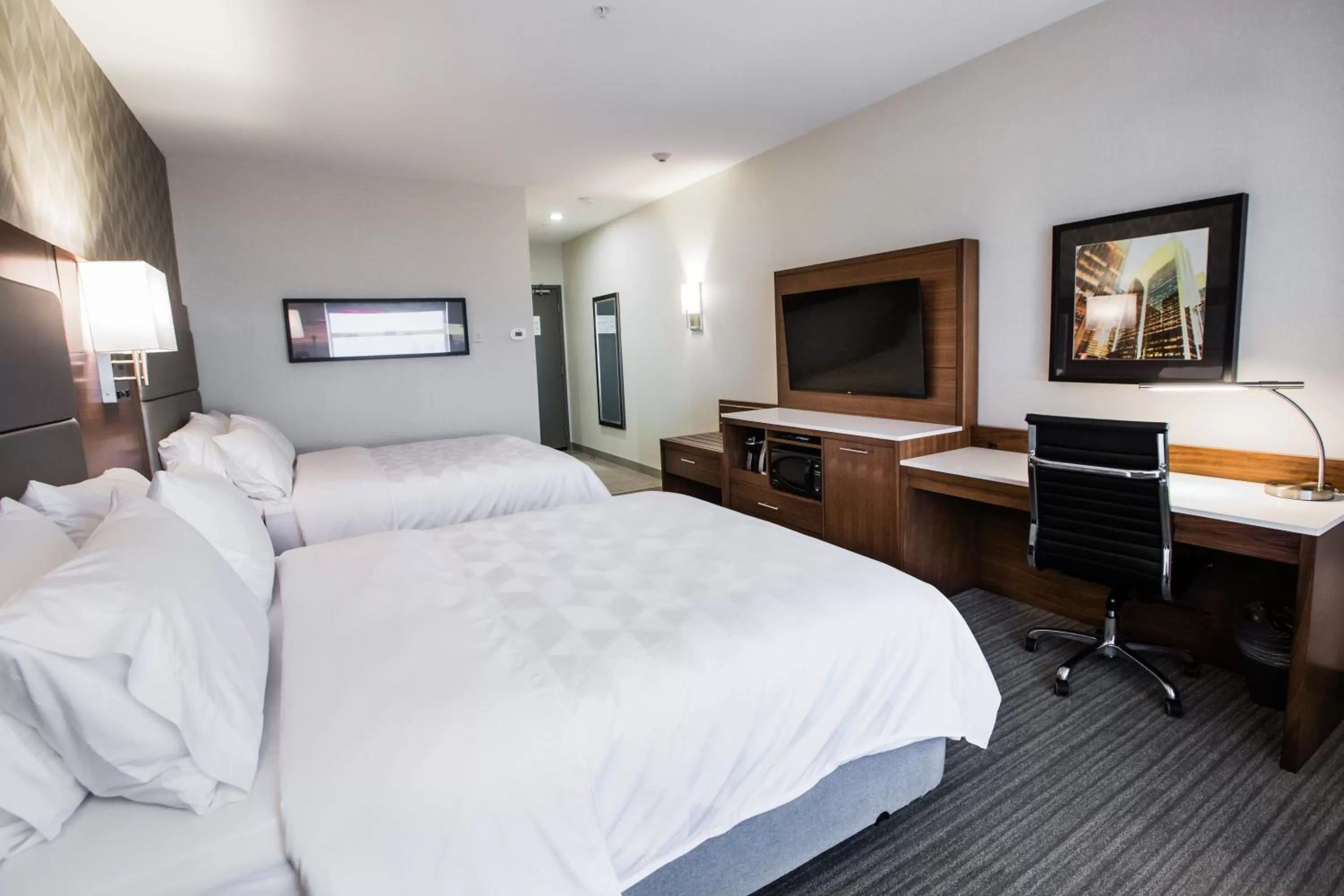 Photo of the whole room, Bed in Holiday Inn Hotel & Suites Calgary South - Conference Ctr by IHG