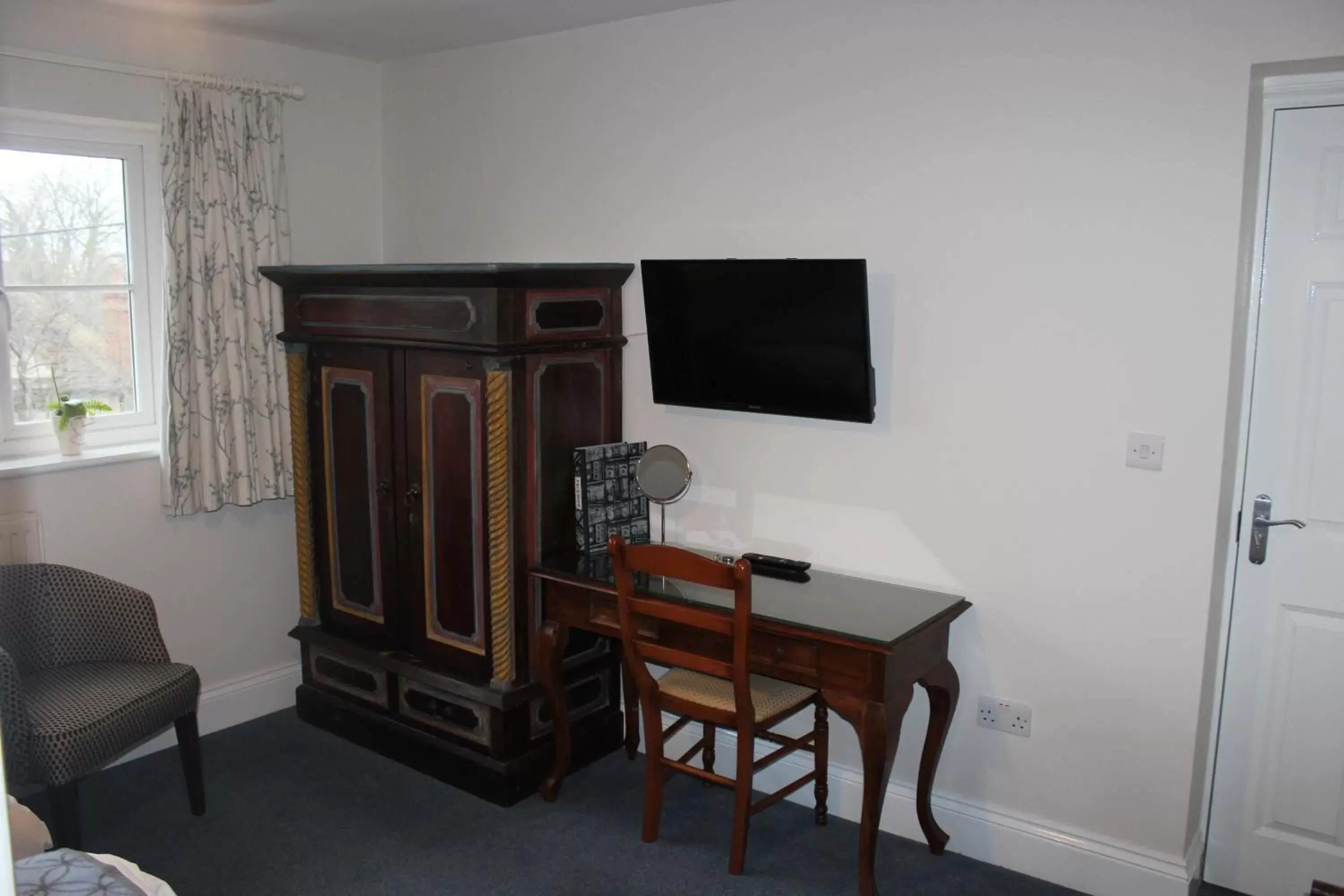 Bedroom, TV/Entertainment Center in Oxfordbnb