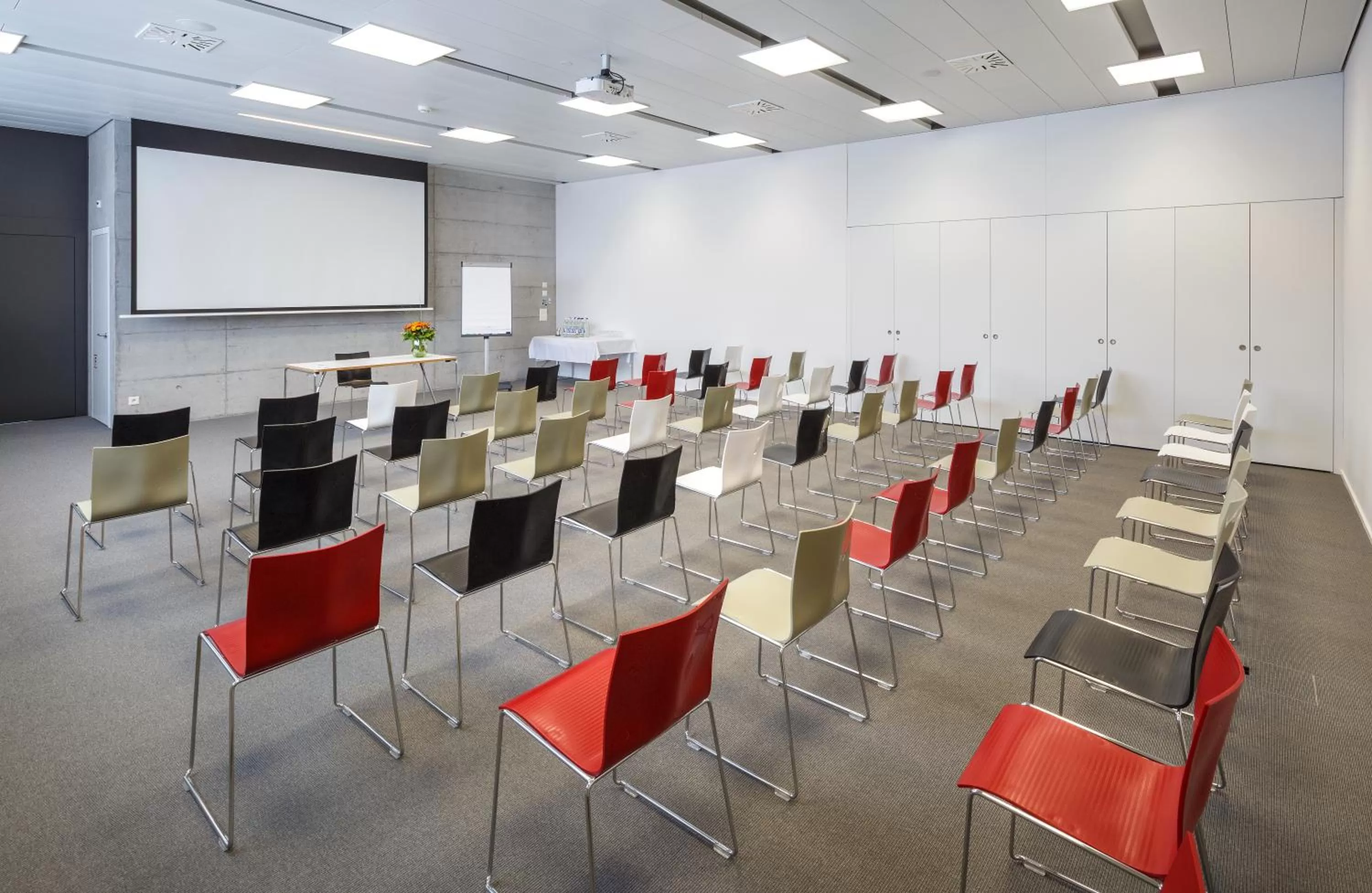 Business facilities in Newstar Hotel (Free Parking)