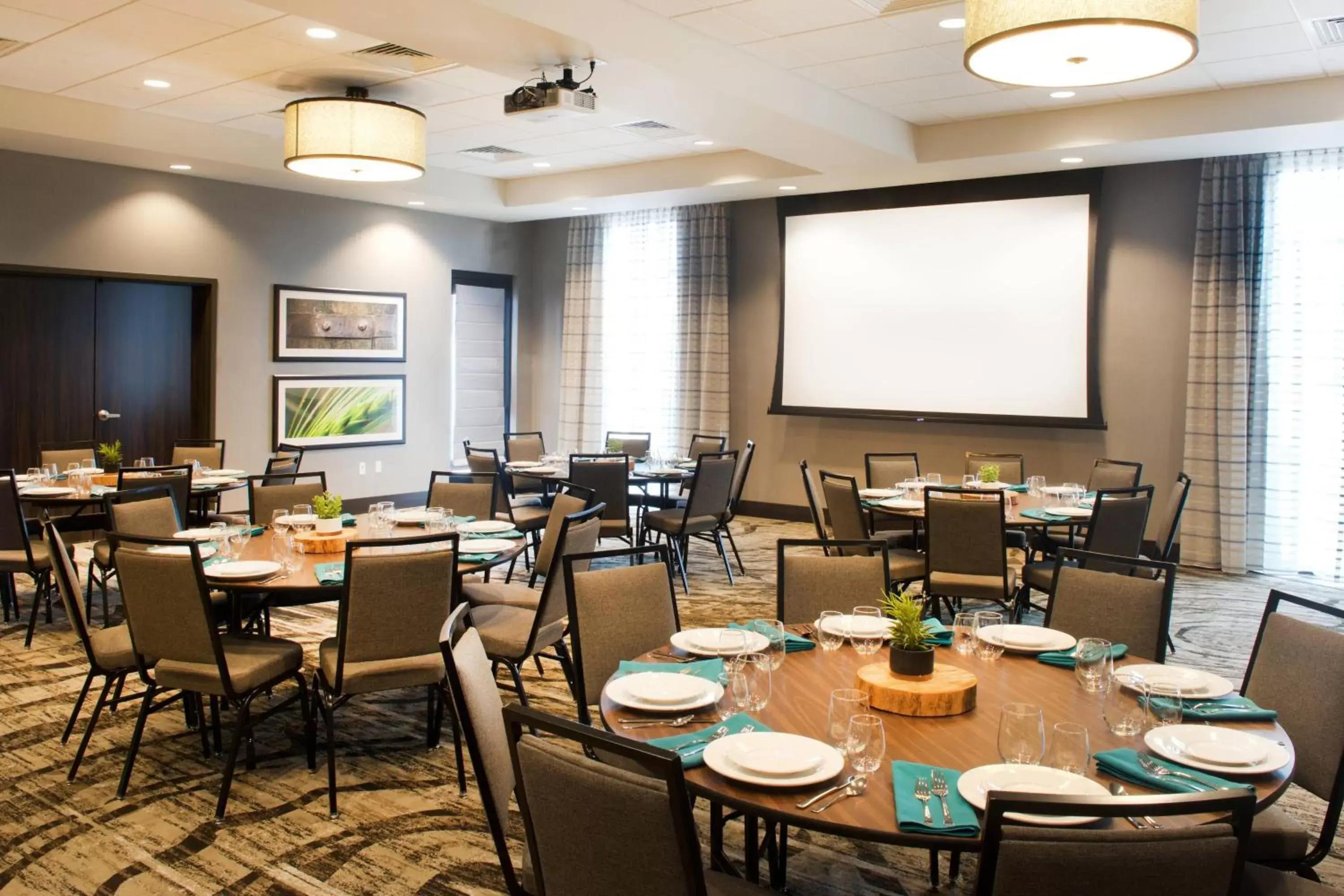 Meeting/conference room, Restaurant/Places to Eat in SpringHill Suites by Marriott Bend