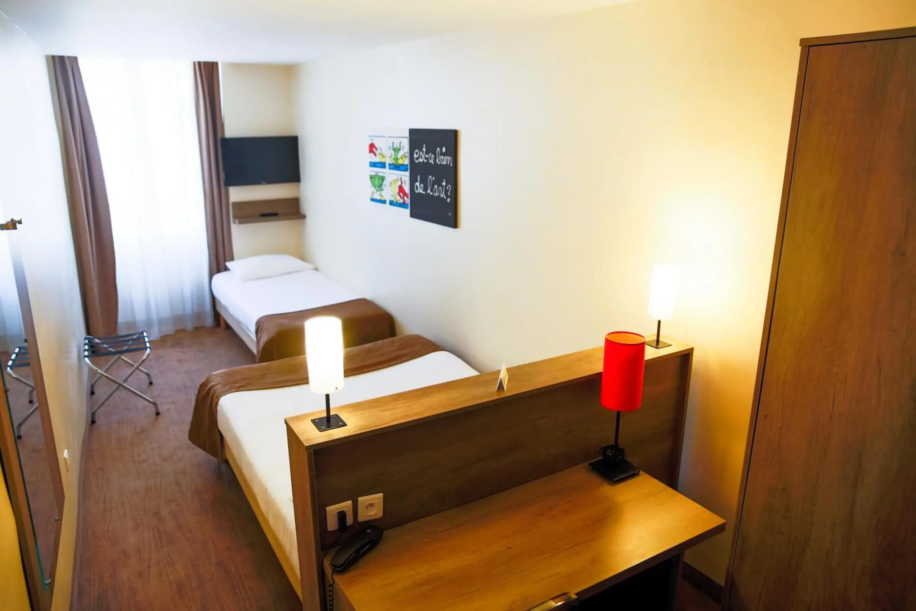 Family Room in Hôtel Le Seize, Nice Centre Family Room in Hôtel Le Seize, Nice Centre