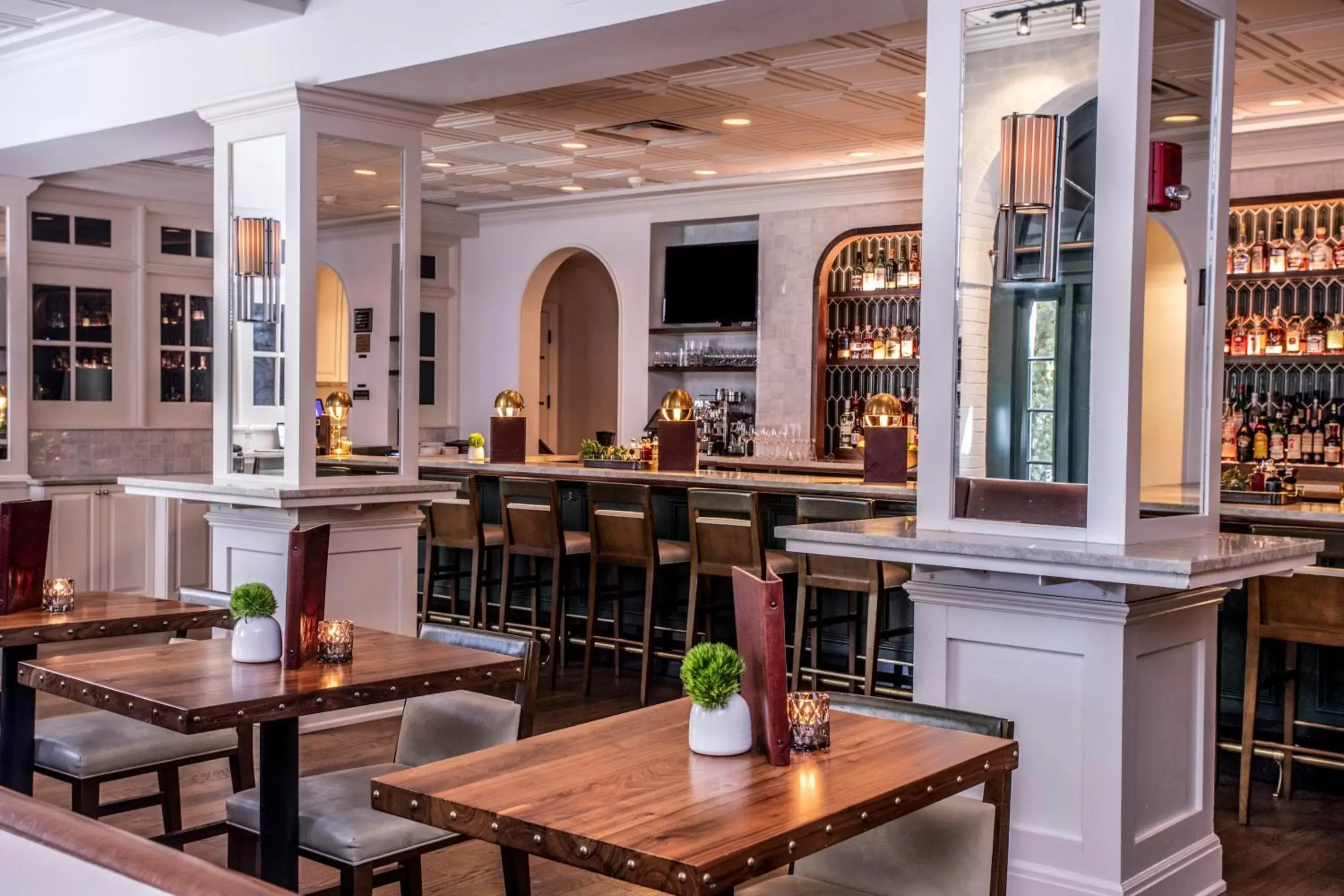 Restaurant/places to eat in The Hotel at Auburn University Restaurant/places to eat in The Hotel at Auburn University