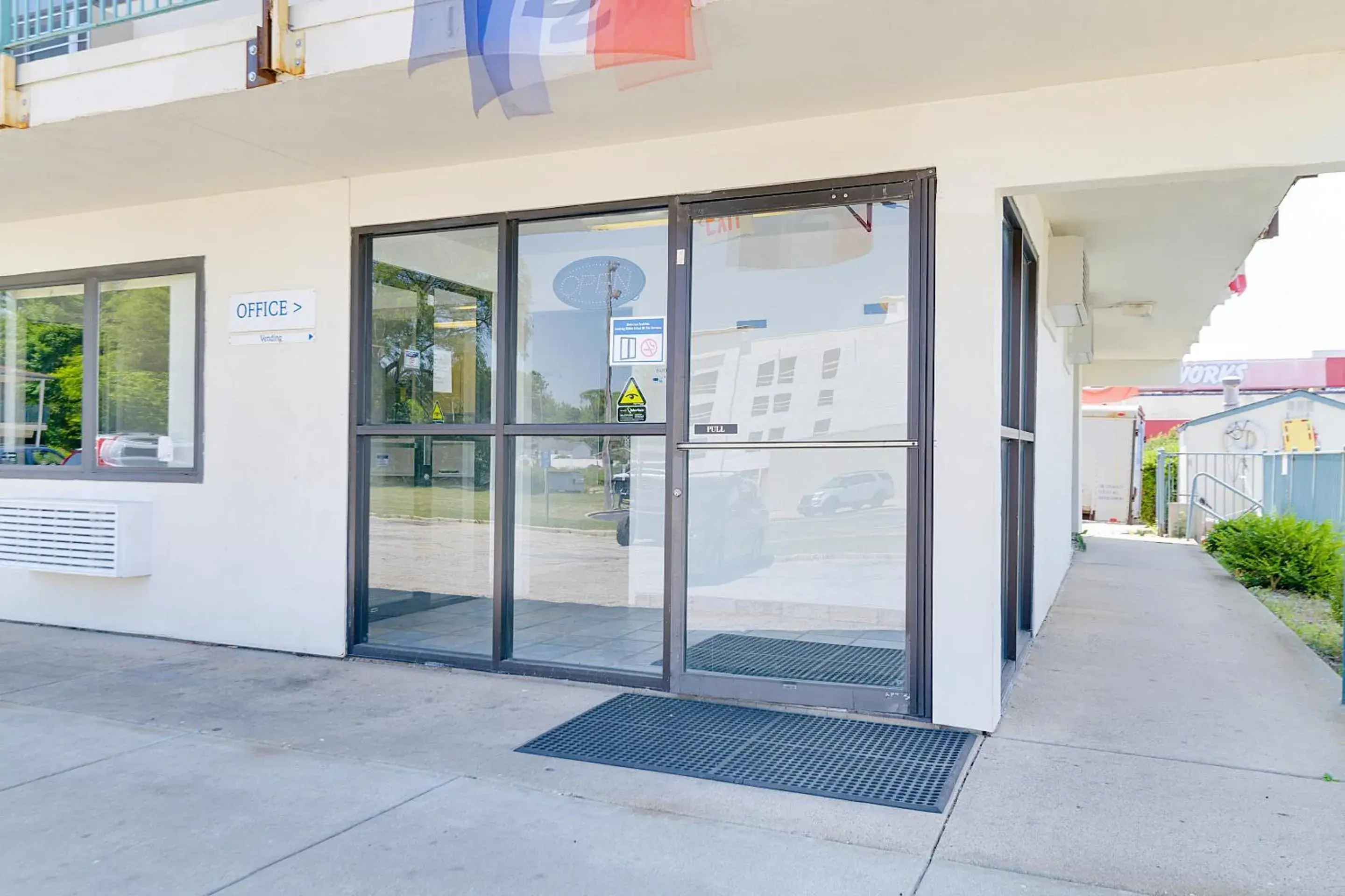 Facade/entrance in OYO Hotel South Bend - Campus