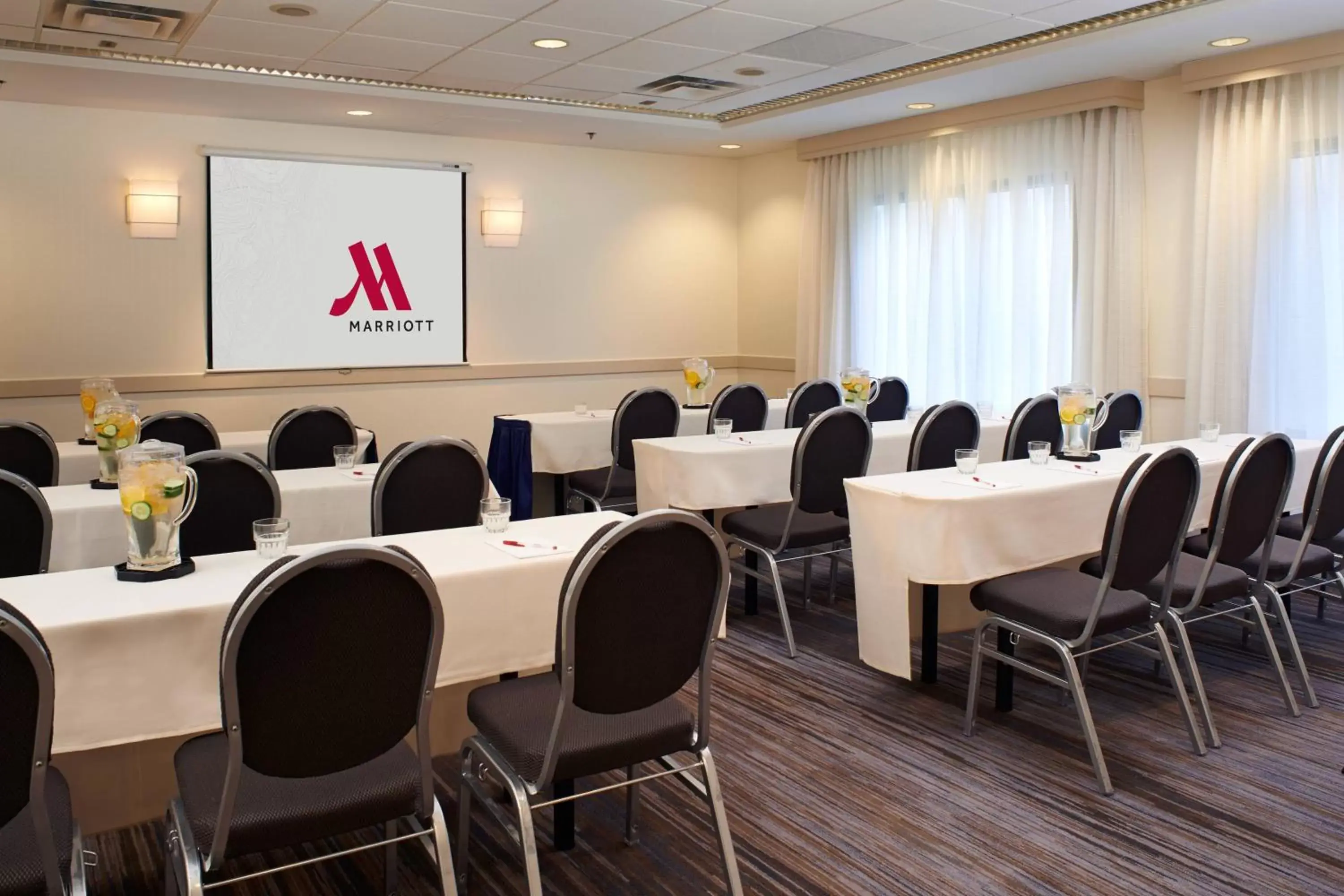 Meeting/conference room in Detroit Metro Airport Marriott