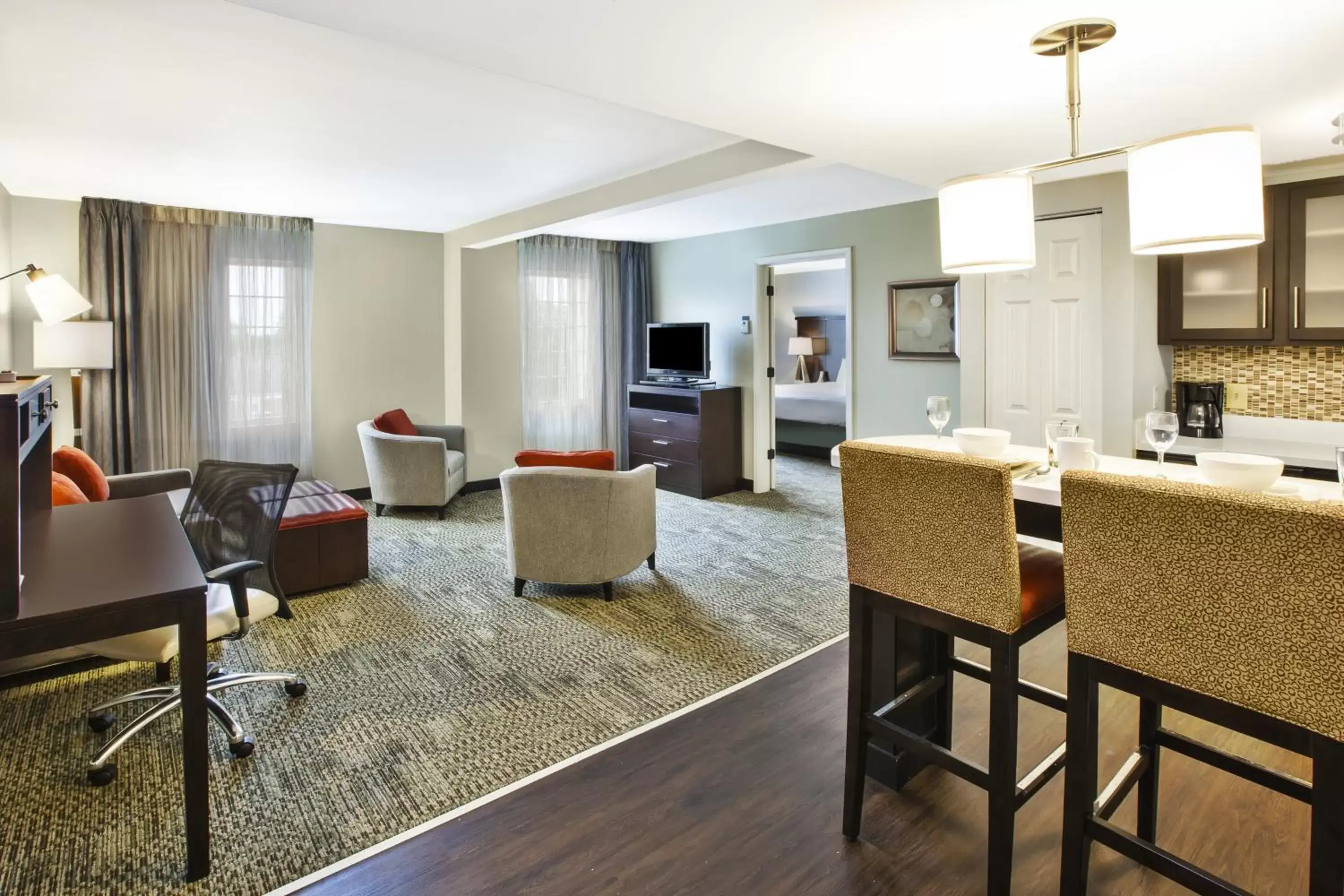 Photo of the whole room, Seating Area in Staybridge Suites Cleveland Mayfield Heights Beachwood, an IHG Hotel