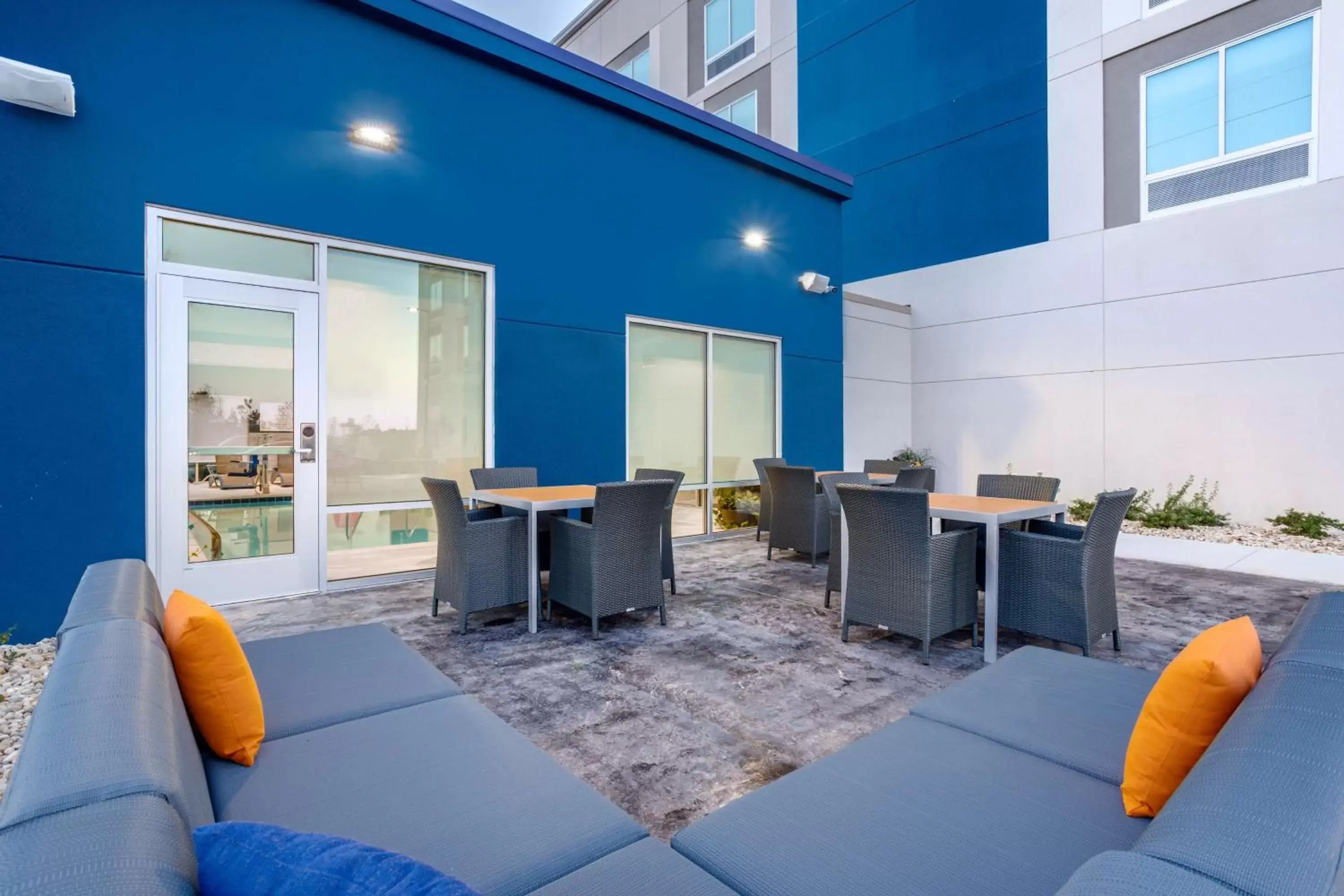 Patio in Hampton Inn Bedford In, In Patio in Hampton Inn Bedford In, In