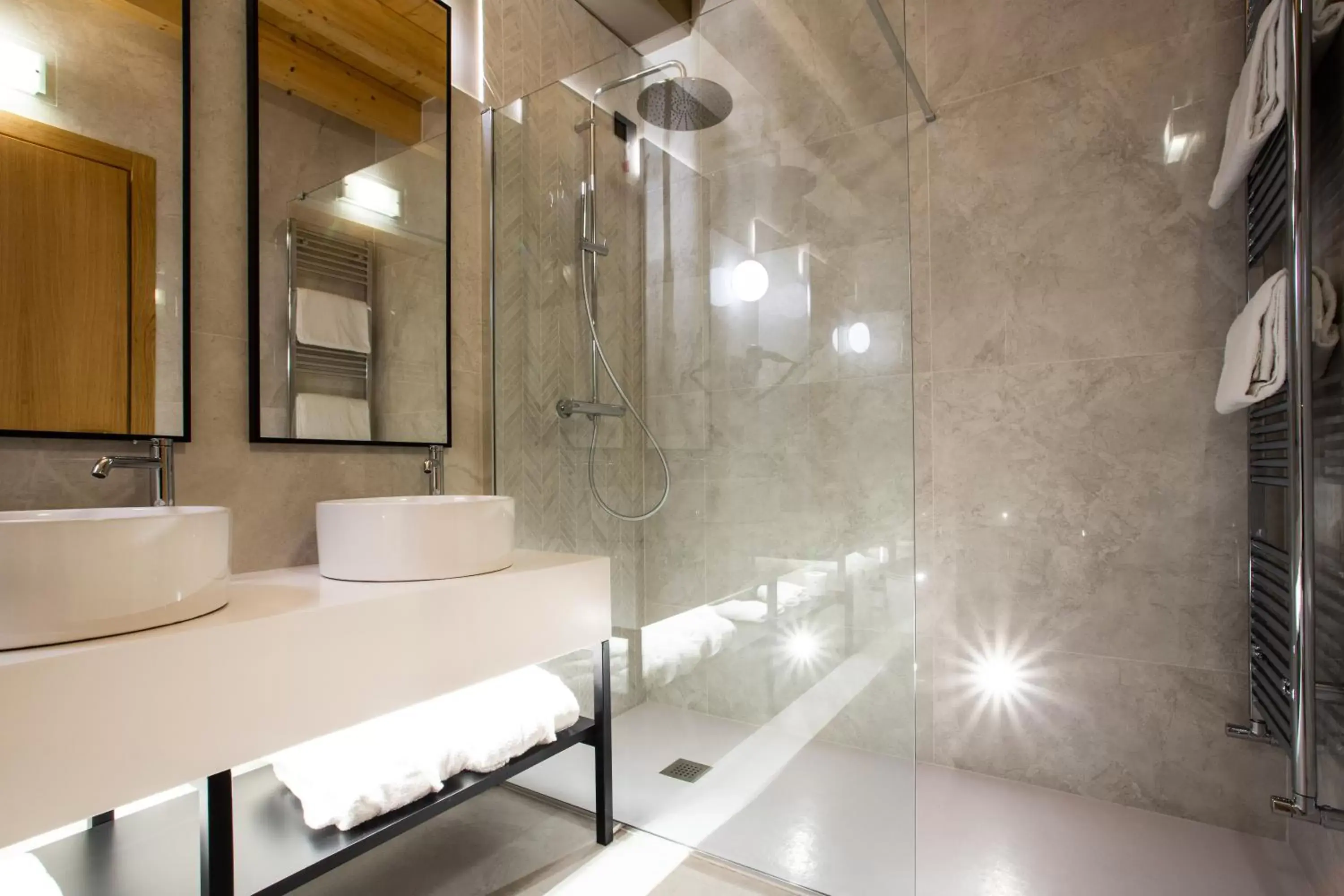 Shower, Bathroom in Hotel Master