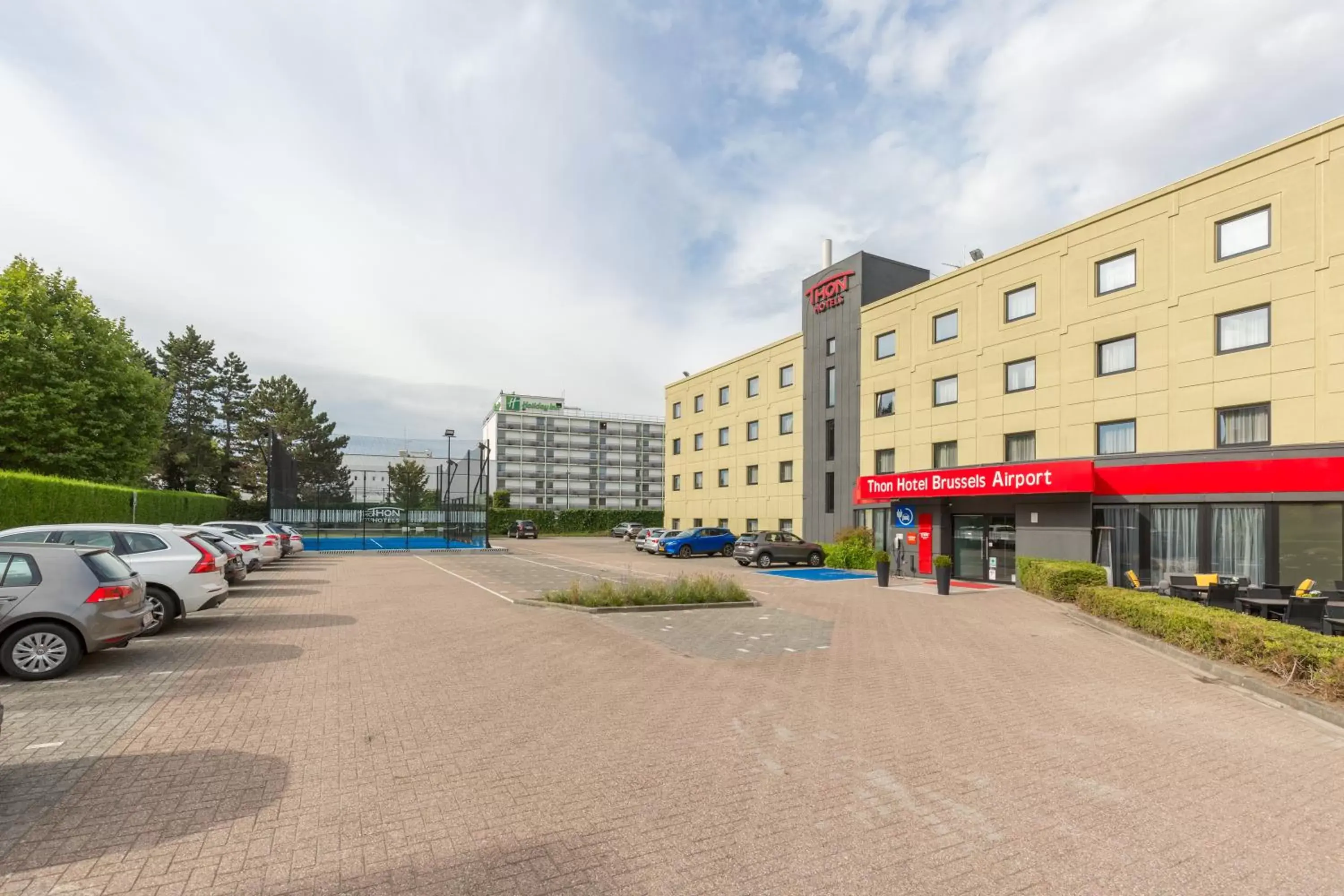 Parking, Property Building in Thon Hotel Brussels Airport