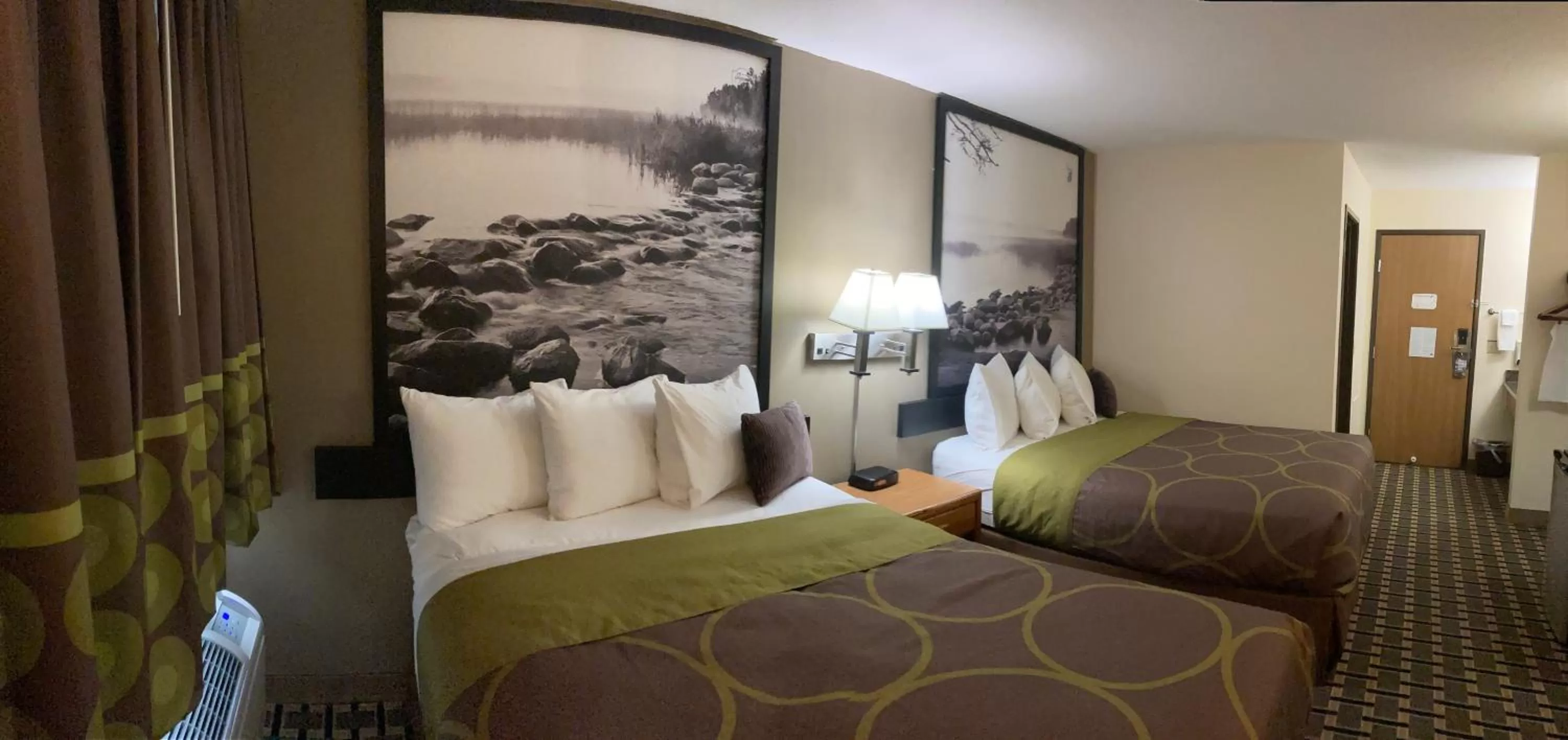 Bed in Super 8 by Wyndham Chisago City