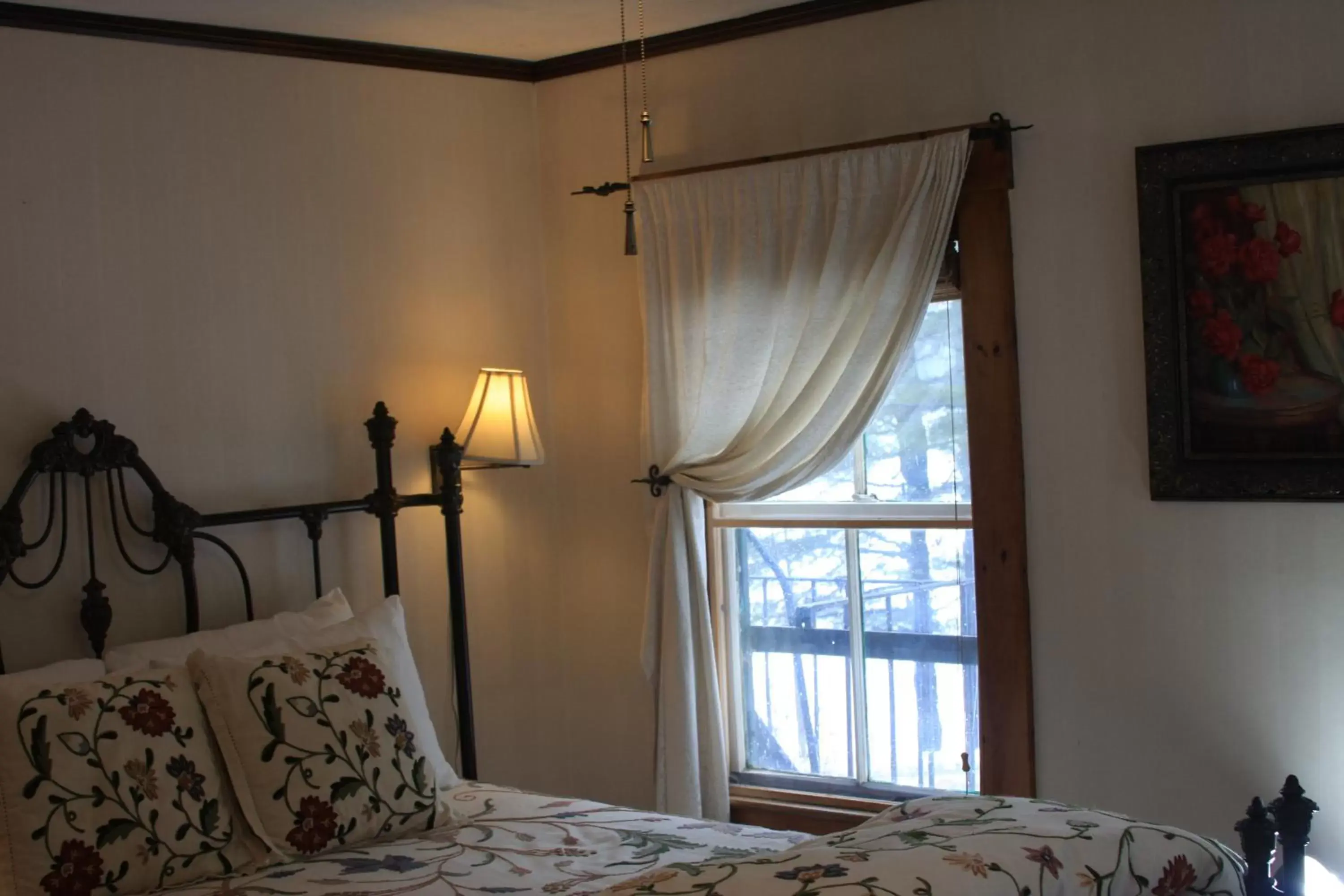 Lake view, Bed in Follansbee Inn