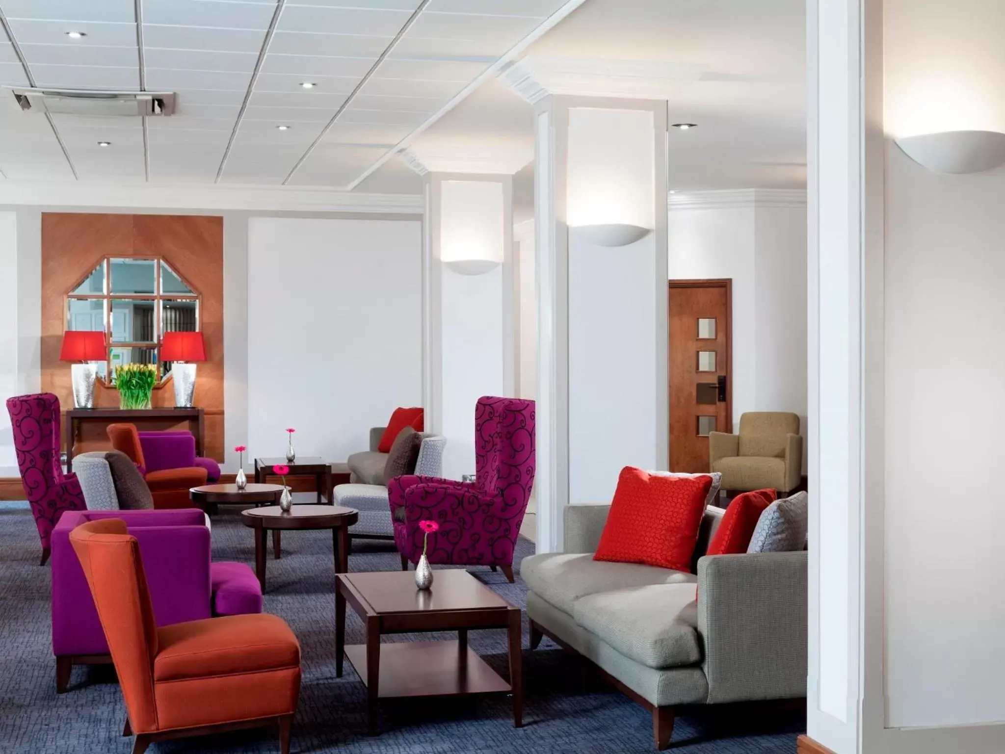 Lounge or bar, Seating Area in Northampton Town Centre Hotel by Accor