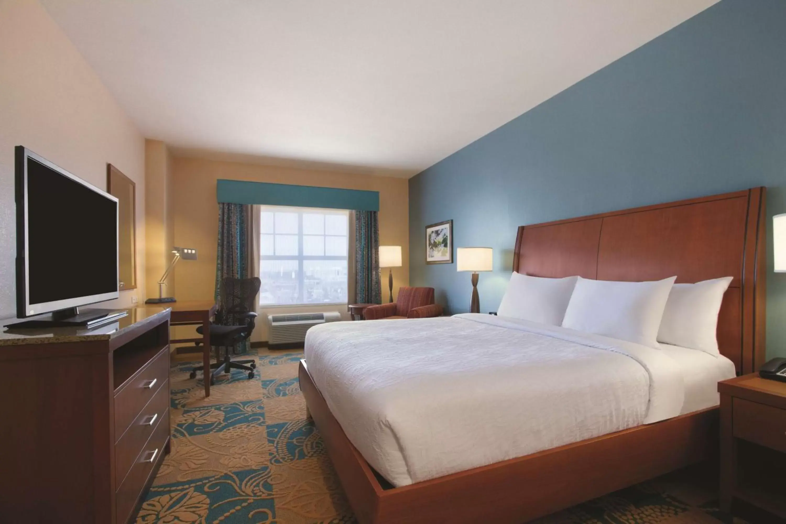 Bedroom, Bed in Hilton Garden Inn Oklahoma City/Bricktown