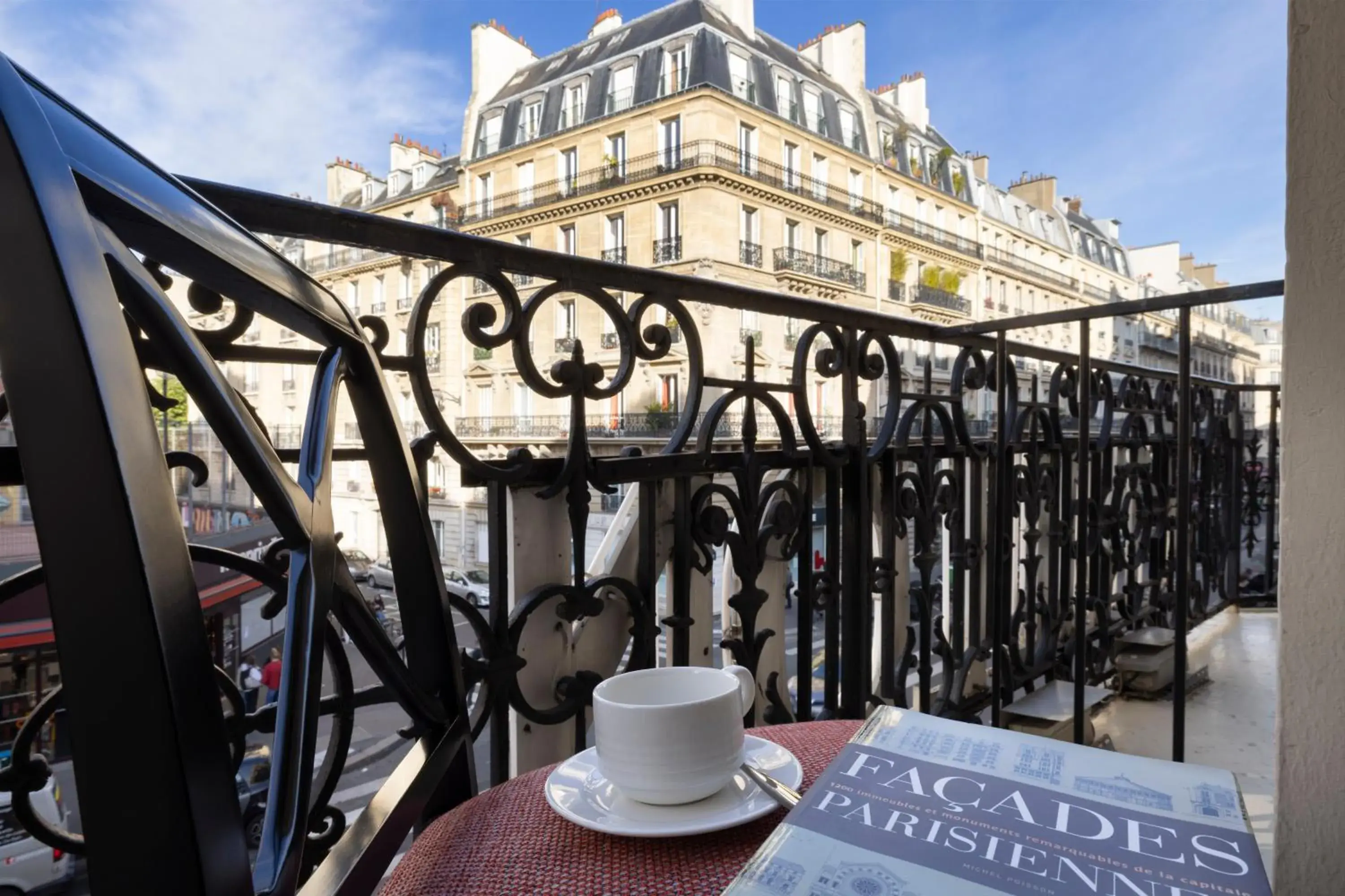 Balcony/Terrace in Pavillon Monceau
