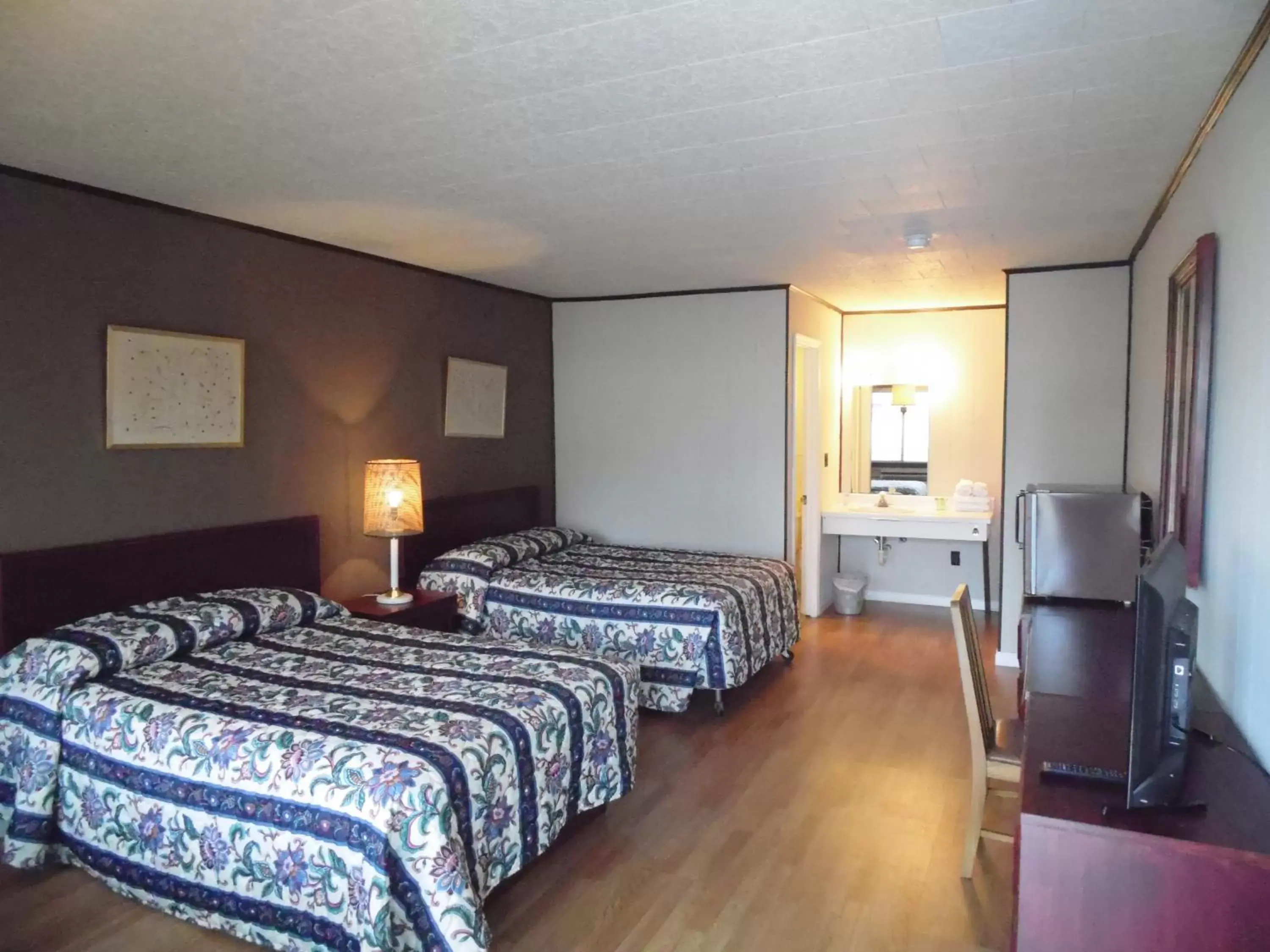 Bedroom, Bed in Glenwood Inn & Conference Center