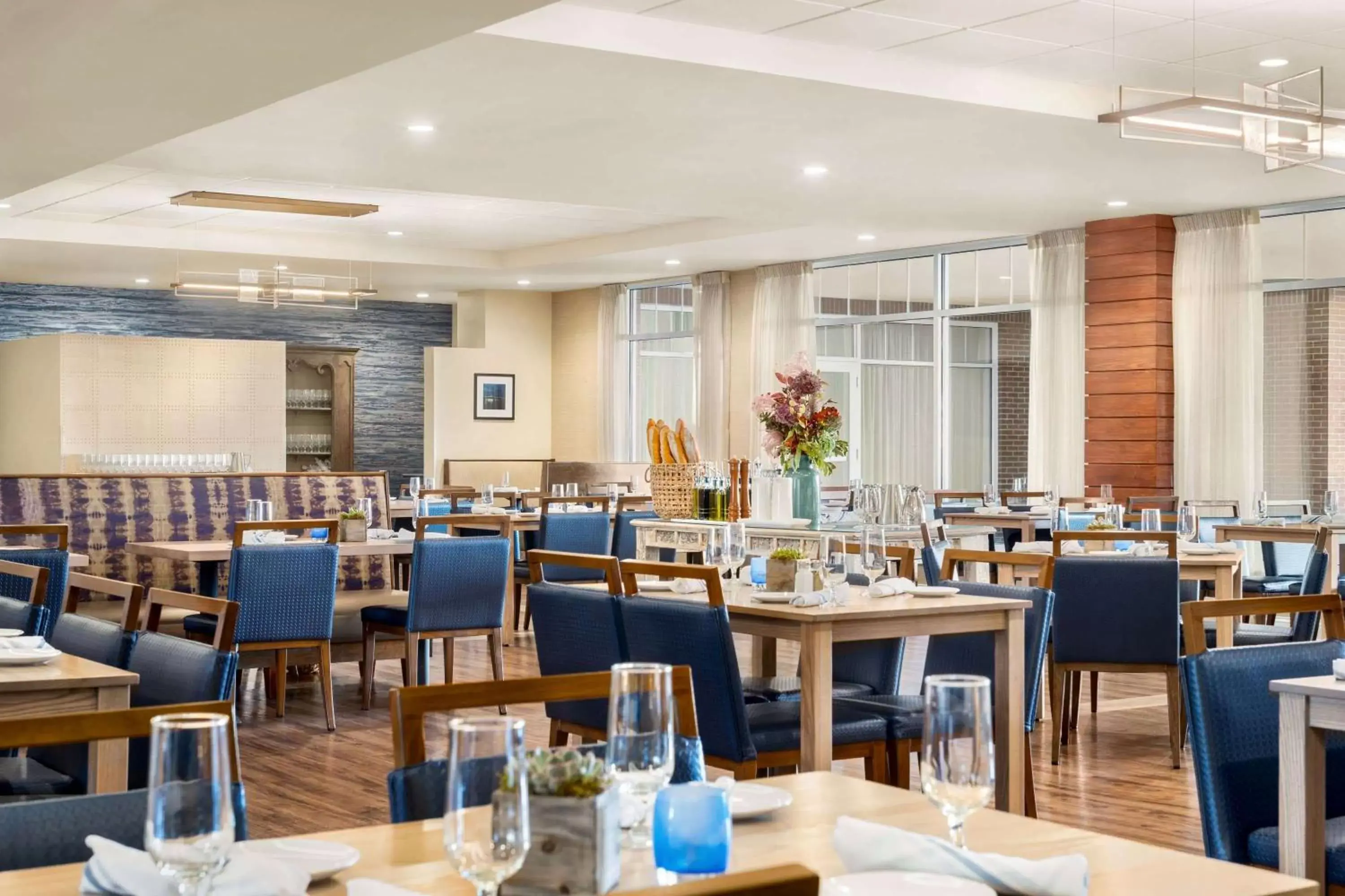 Restaurant/places to eat in Wyndham Newport Hotel Restaurant/places to eat in Wyndham Newport Hotel