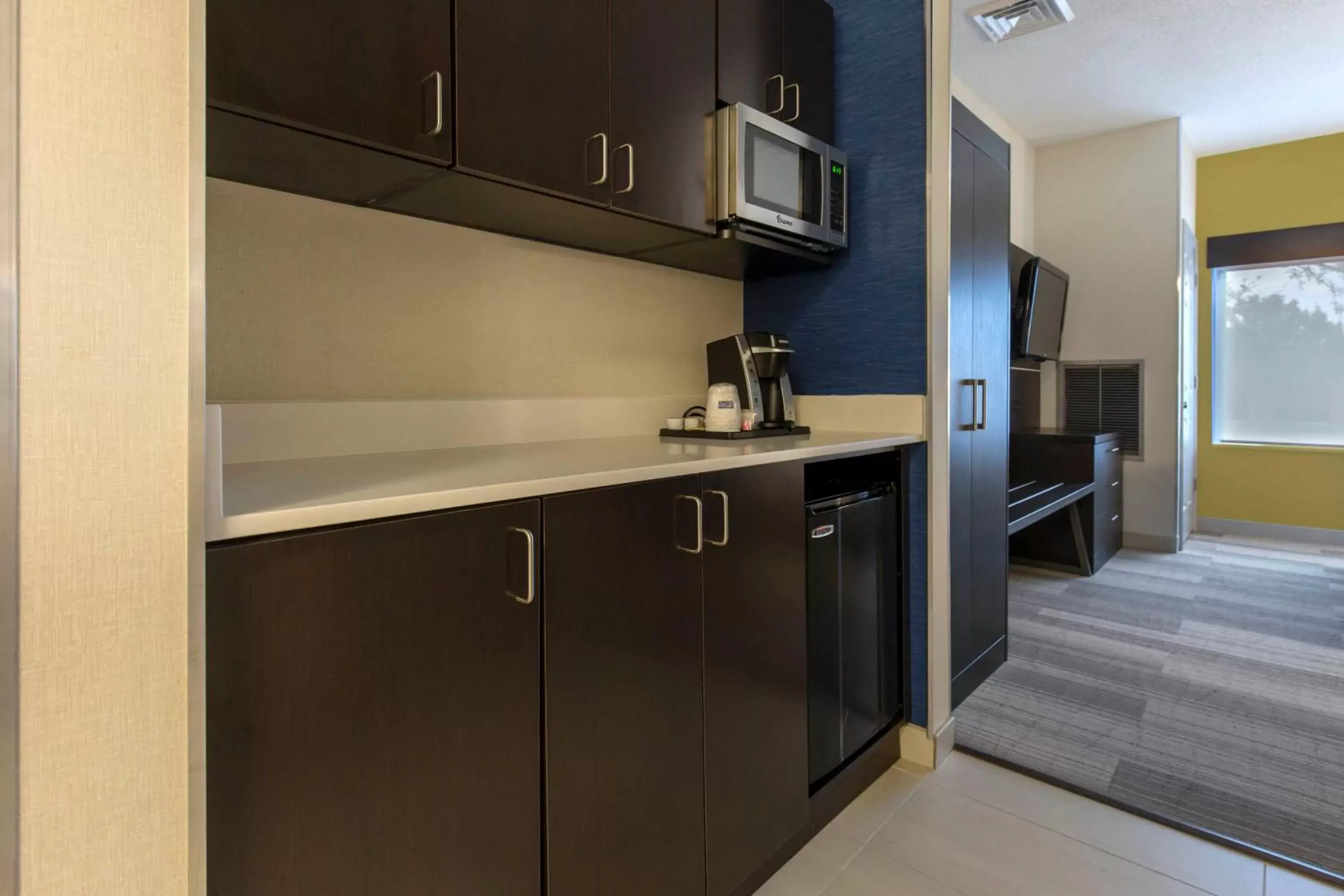 Photo of the whole room, Kitchen/Kitchenette in Holiday Inn Express and Suites Chicago West - St Charles, an IHG Hotel