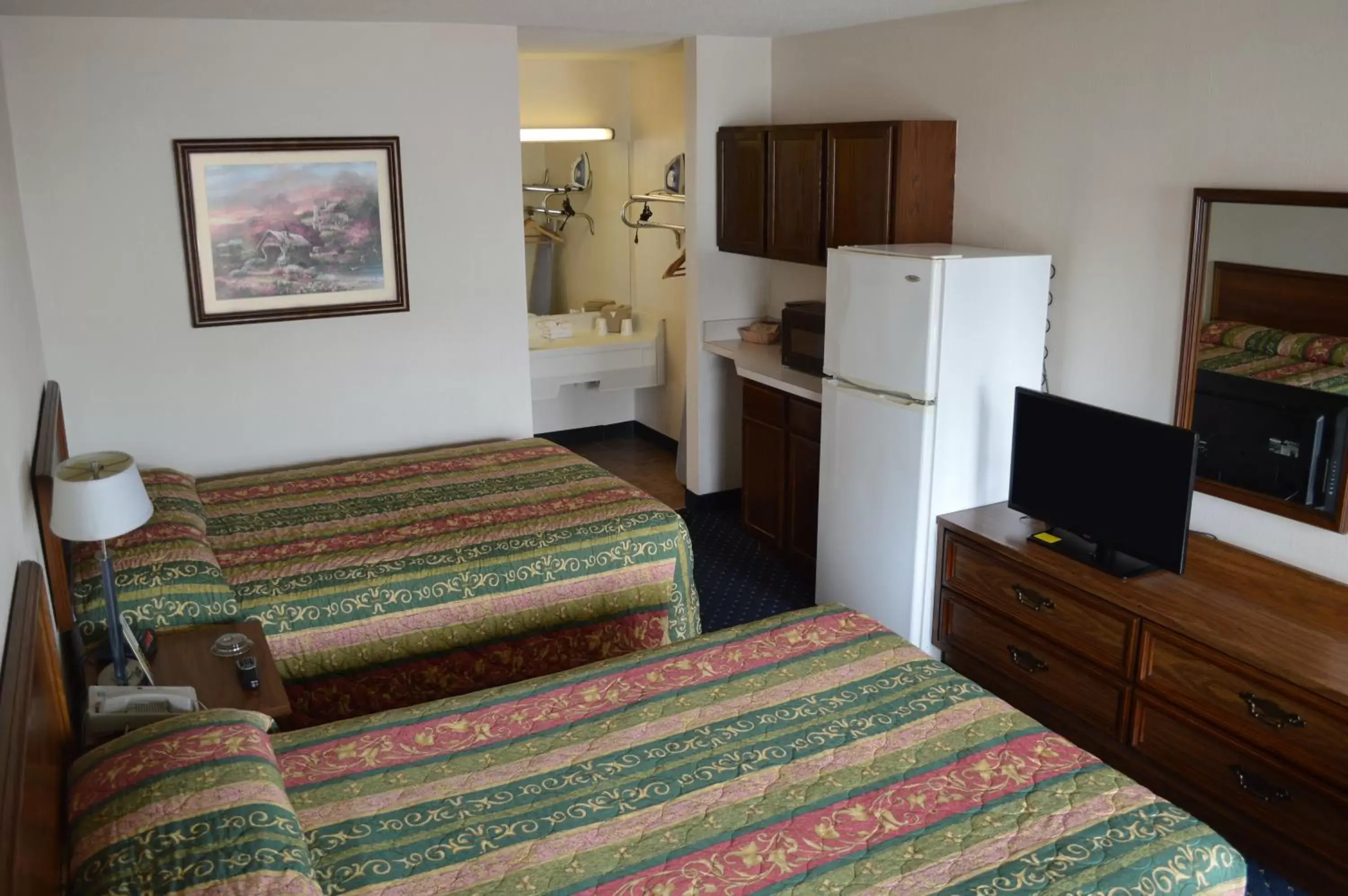 Standard Room with Two Double Beds -Smoking in Bluegrass Extended Stay