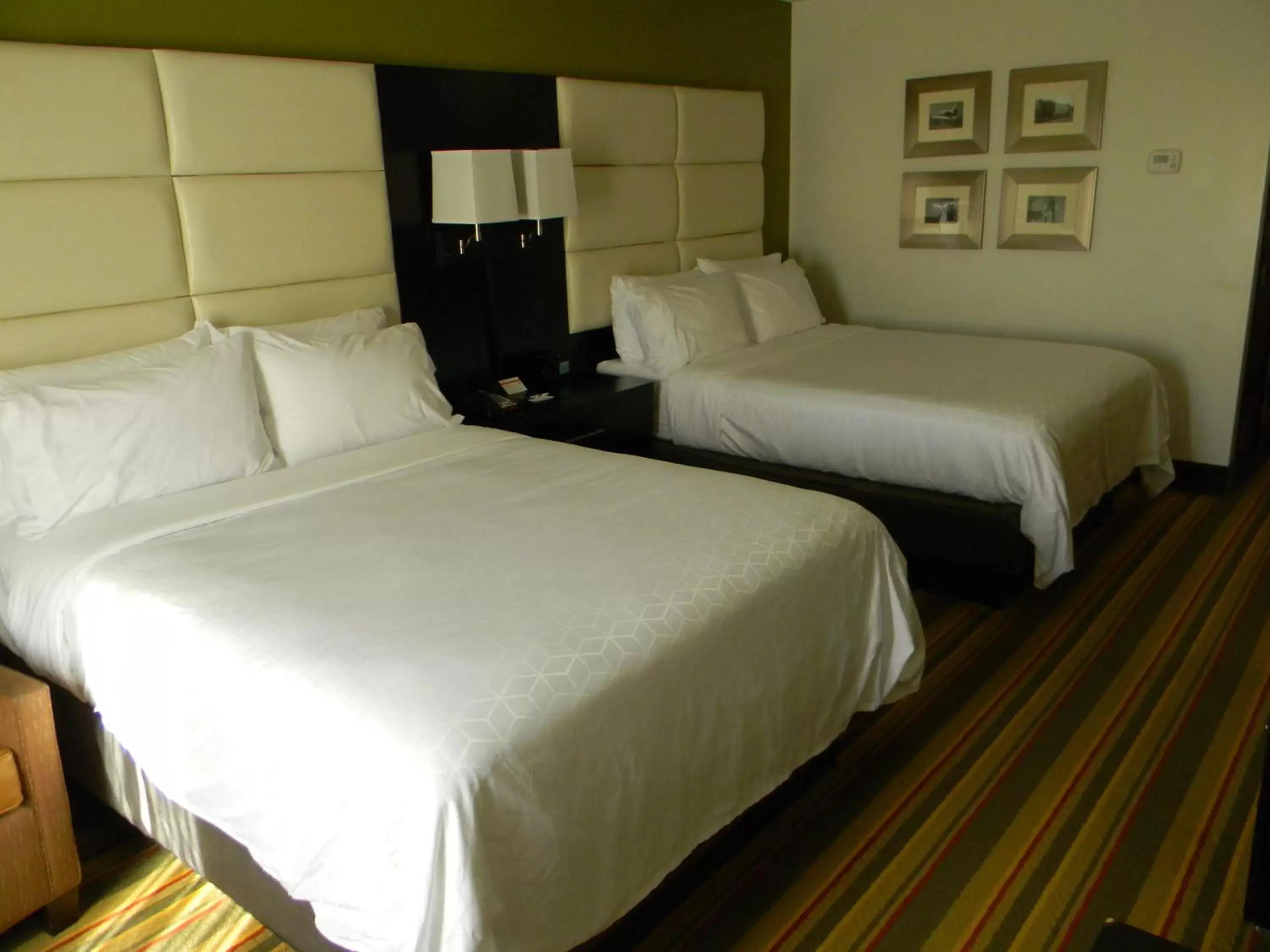 Bed in Holiday Inn Express & Suites - Huntsville Airport, an IHG Hotel