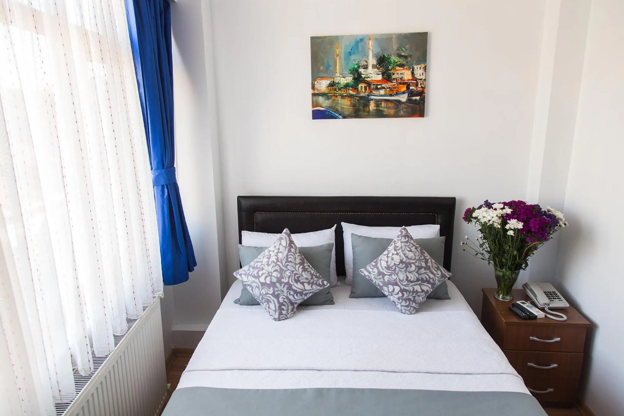 Bed in The House of Tulpan