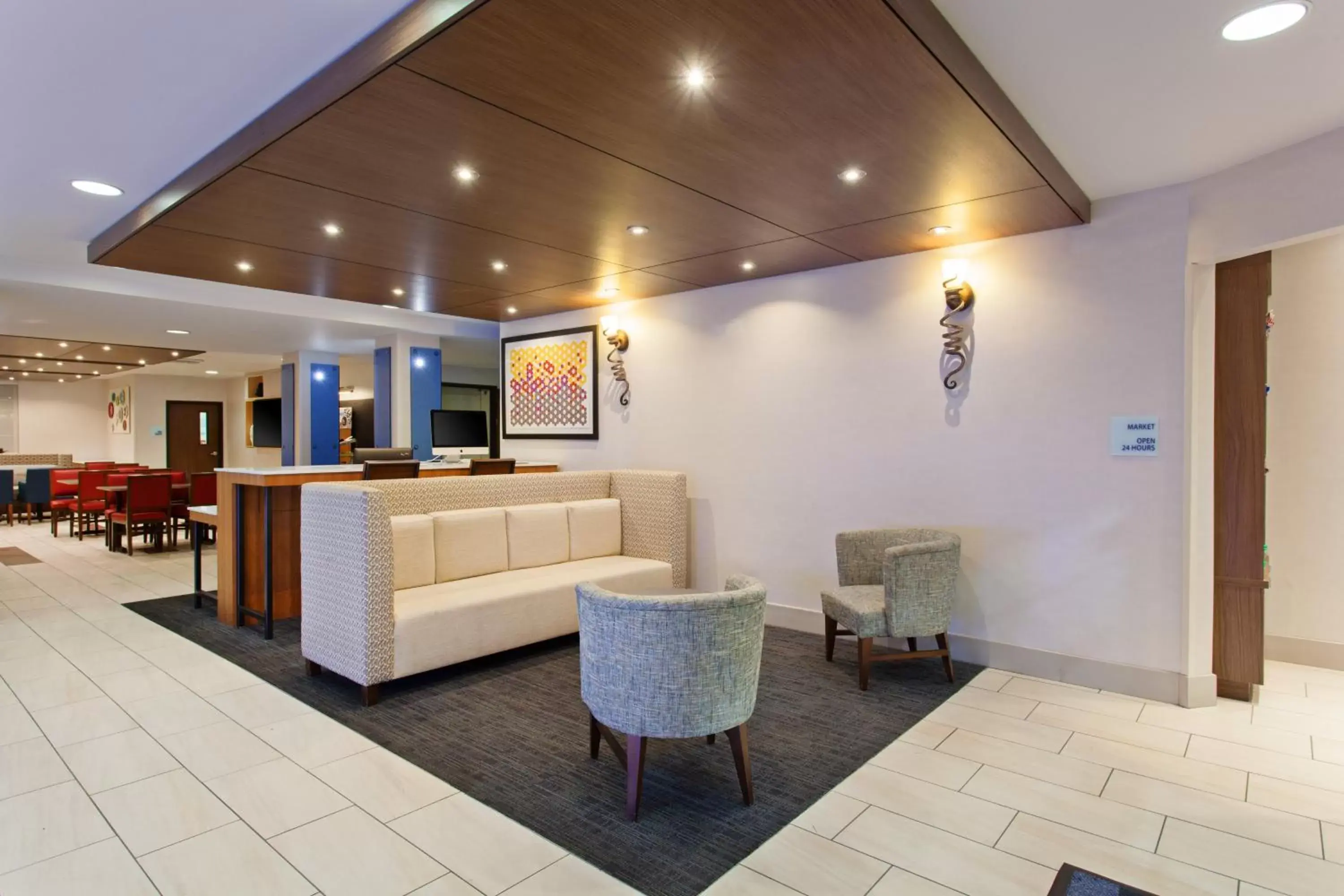Property building, Lobby/Reception in Holiday Inn Express & Suites Oakland - Airport, an IHG Hotel