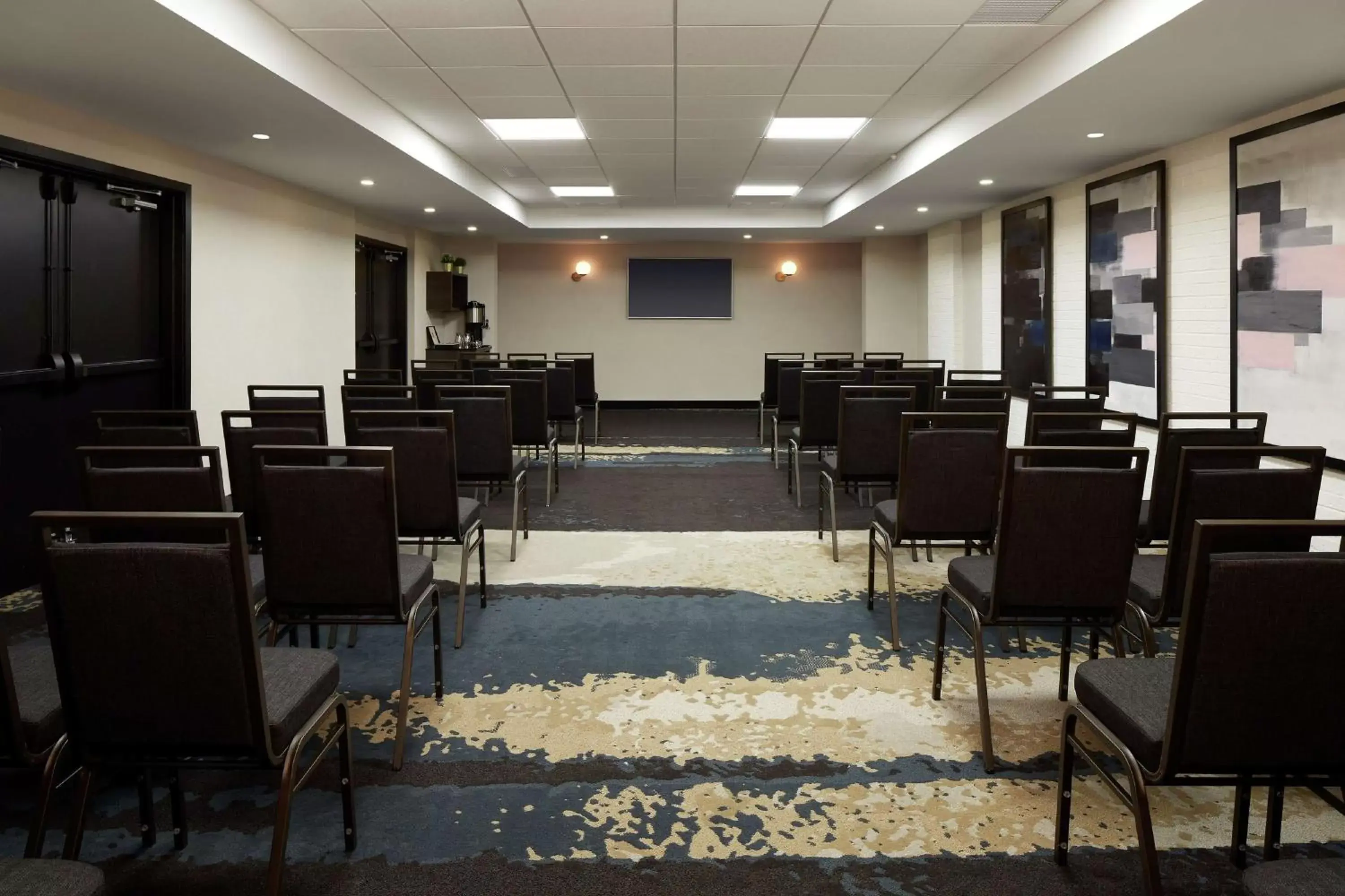 Meeting/conference room in Doubletree By Hilton Montreal Airport