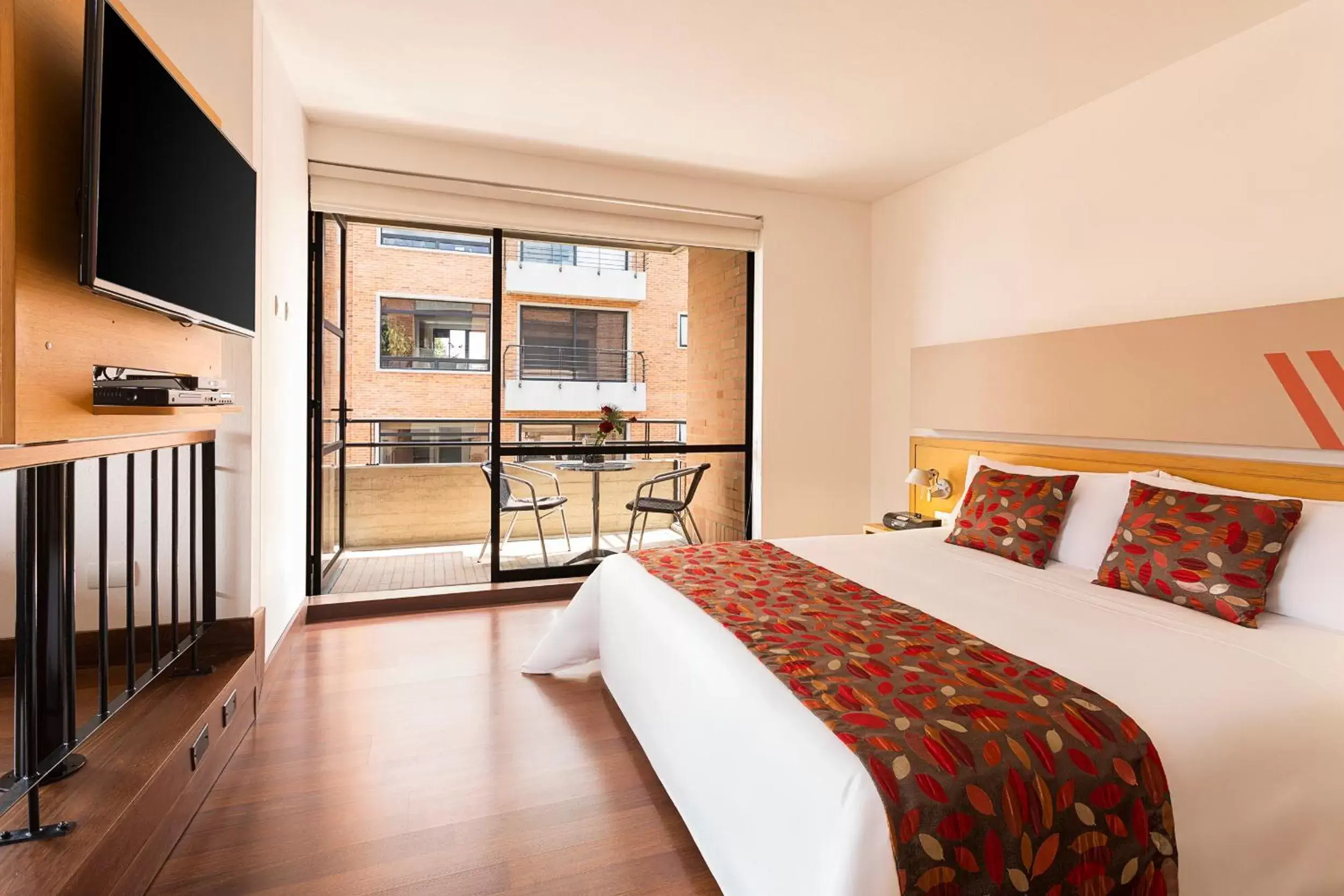 Bedroom, Bed in Hotel bh La Quinta