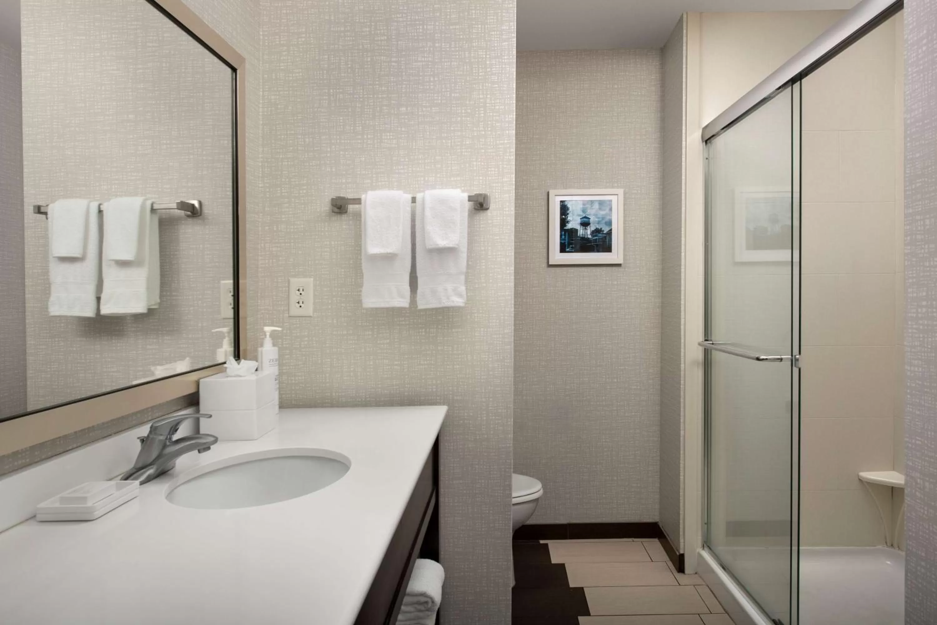 Bathroom in Hampton Inn Knoxville Clinton I-75