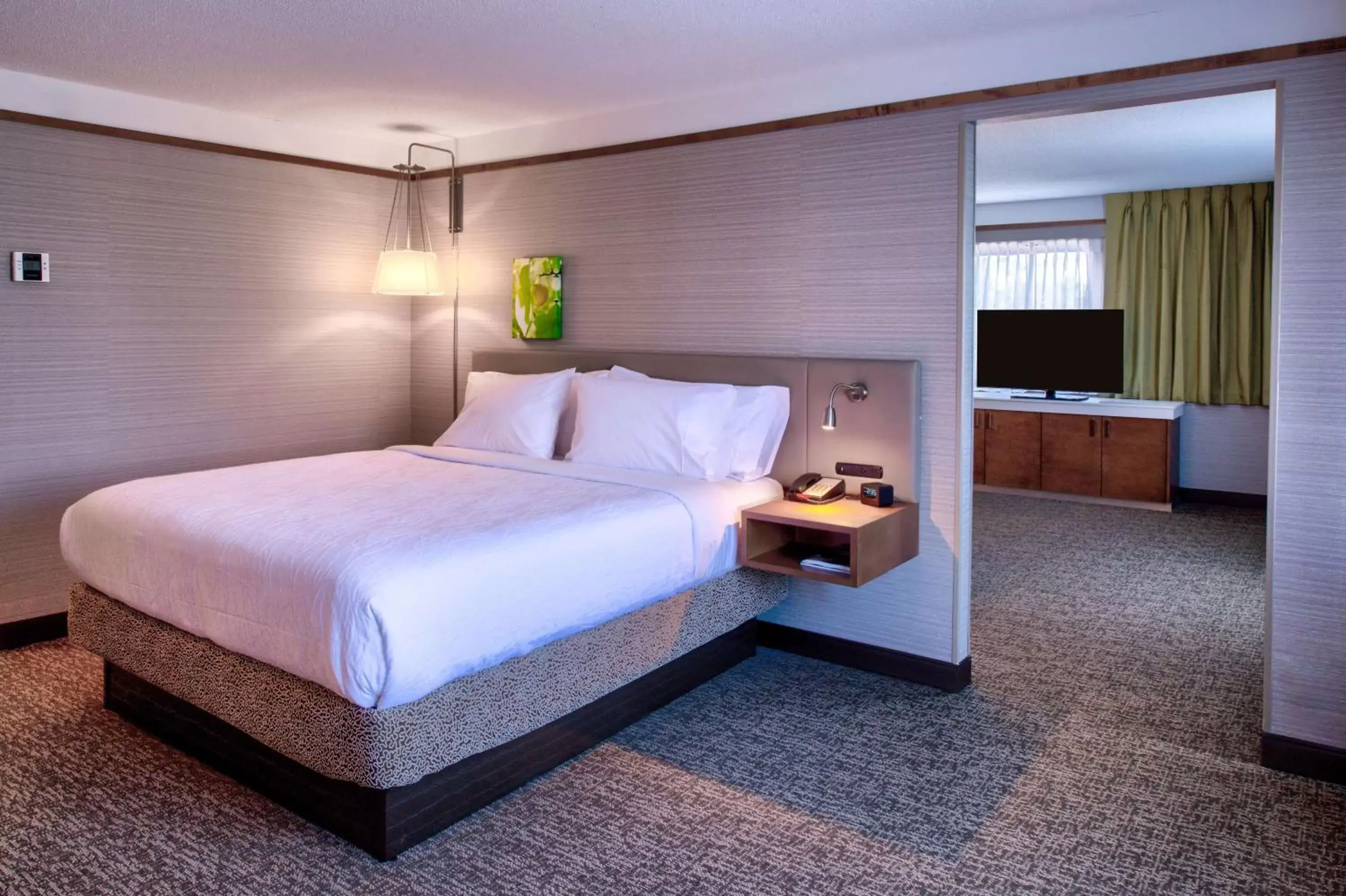 Bedroom, Bed in Hilton Garden Inn Detroit Southfield