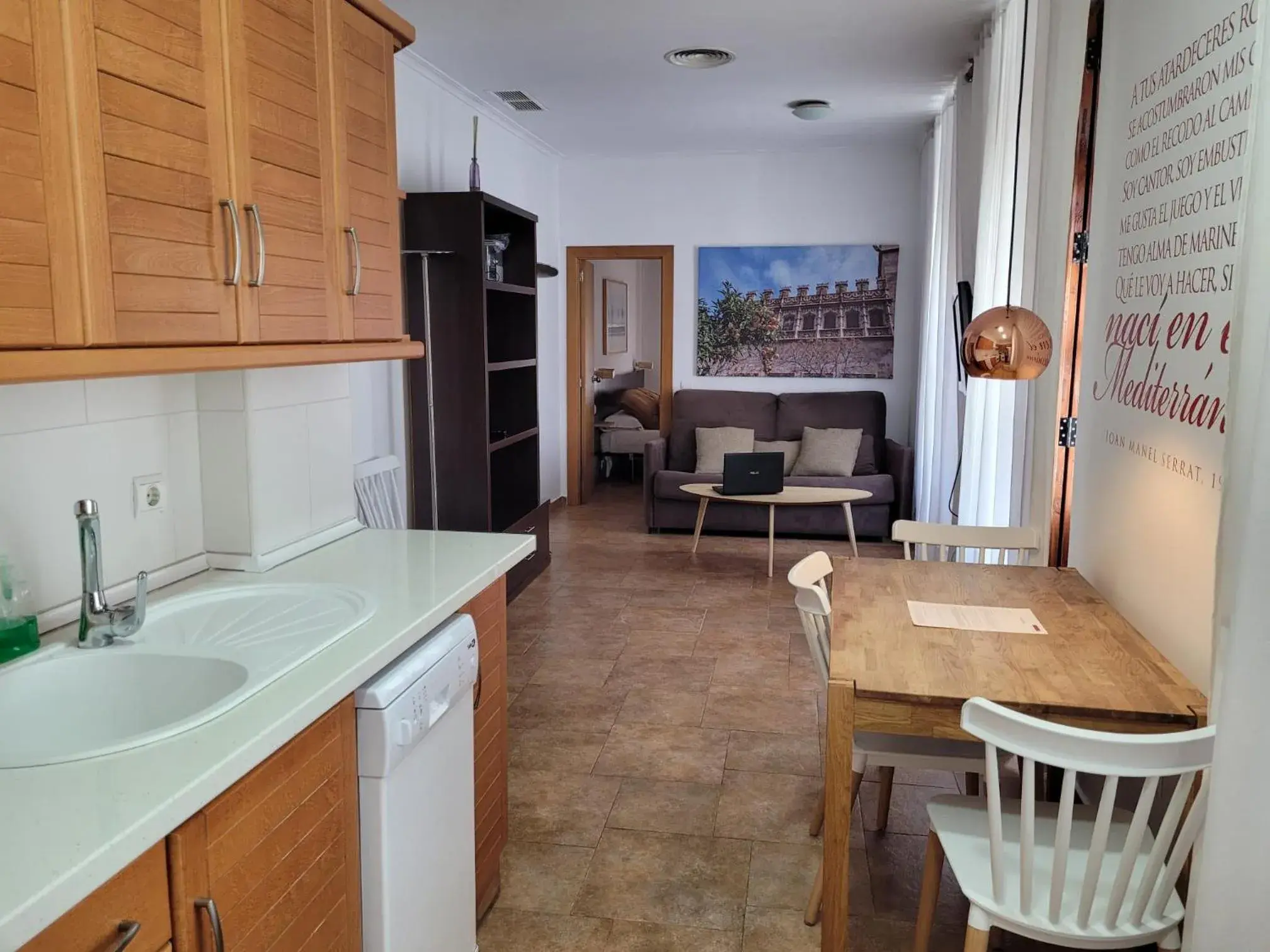 Photo of the whole room, Kitchen/Kitchenette in Living Valencia Apartments - Merced