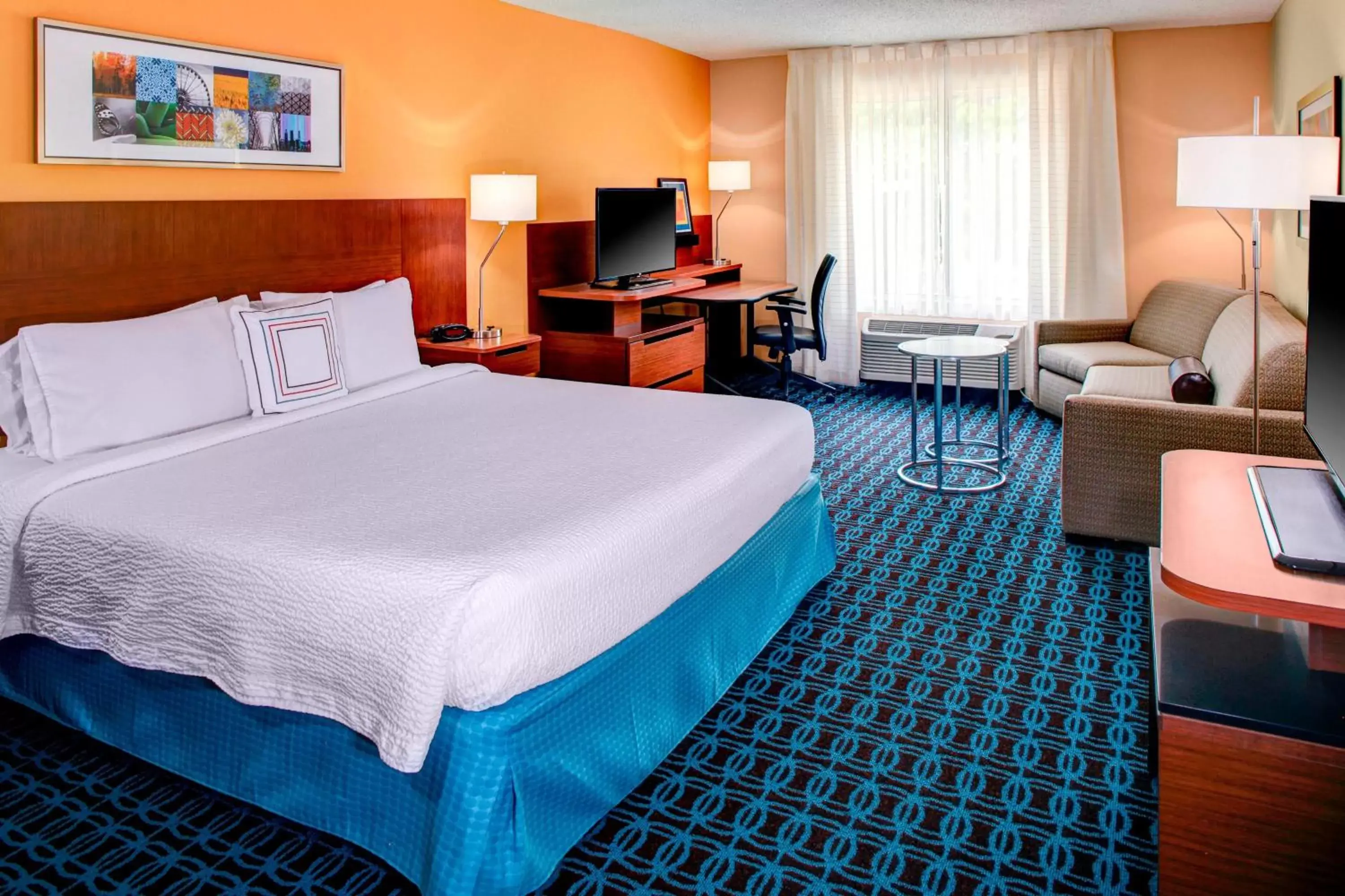 Photo of the whole room, Bed in Fairfield Inn & Suites by Marriott Atlanta Alpharetta