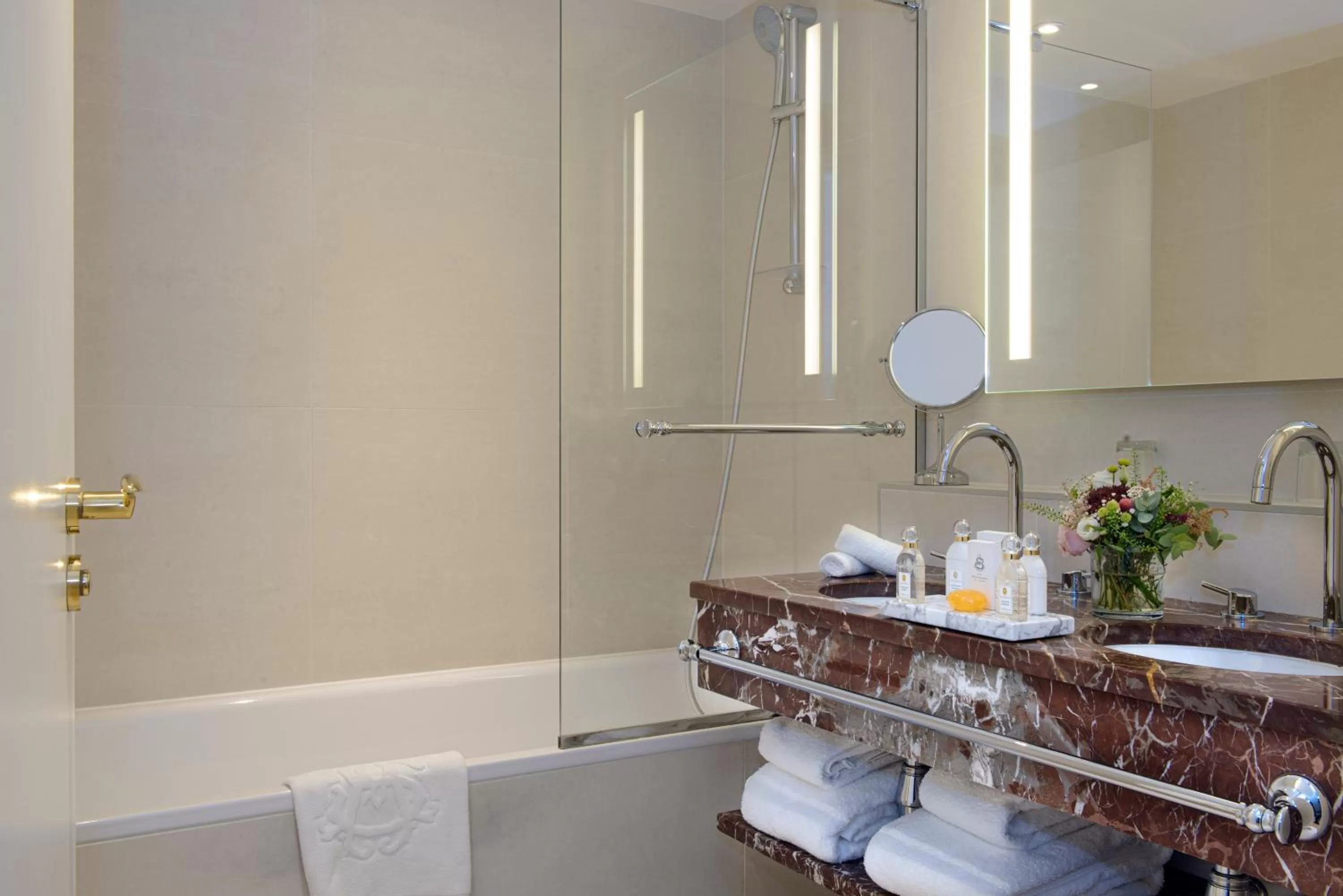 Bathroom in Hôtel Alfred Sommier