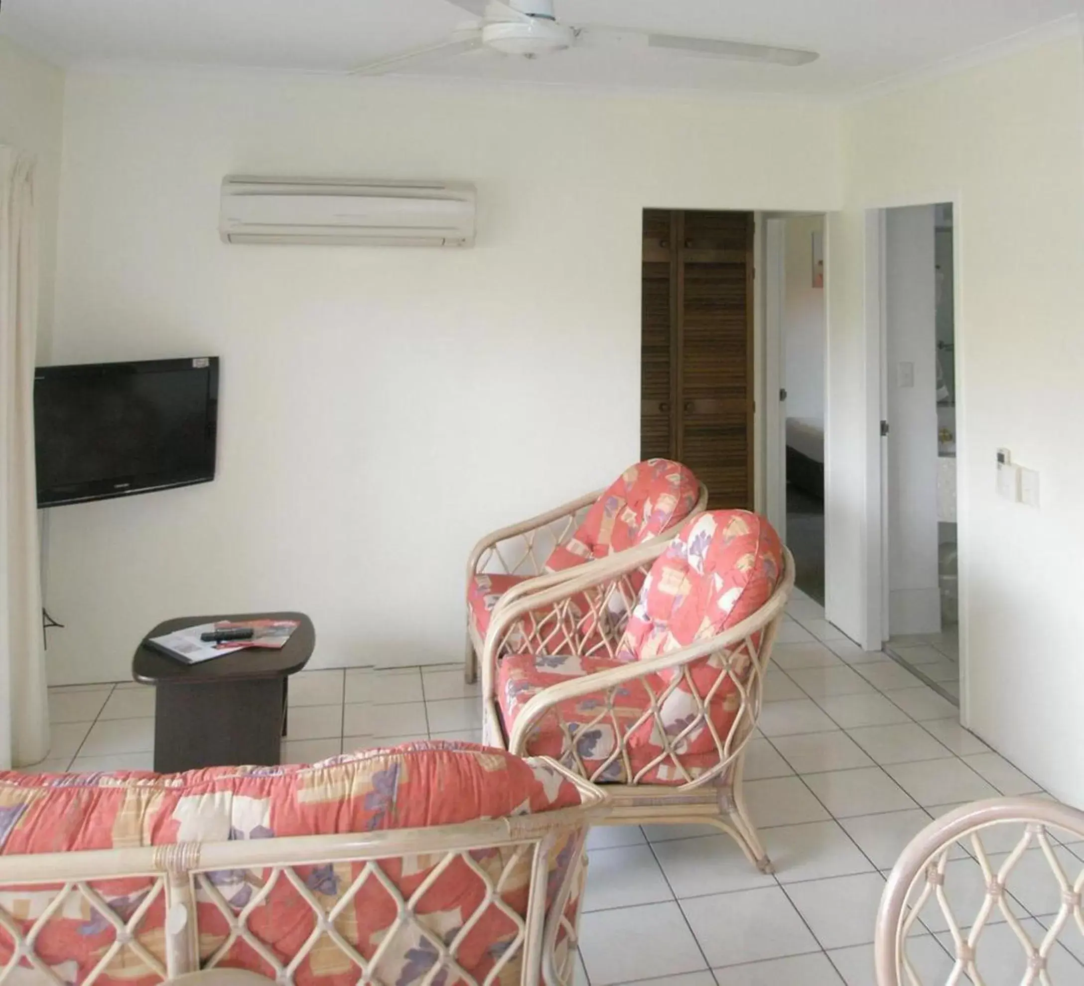 Living room, Seating Area in Tradewinds McLeod Holiday Apartments