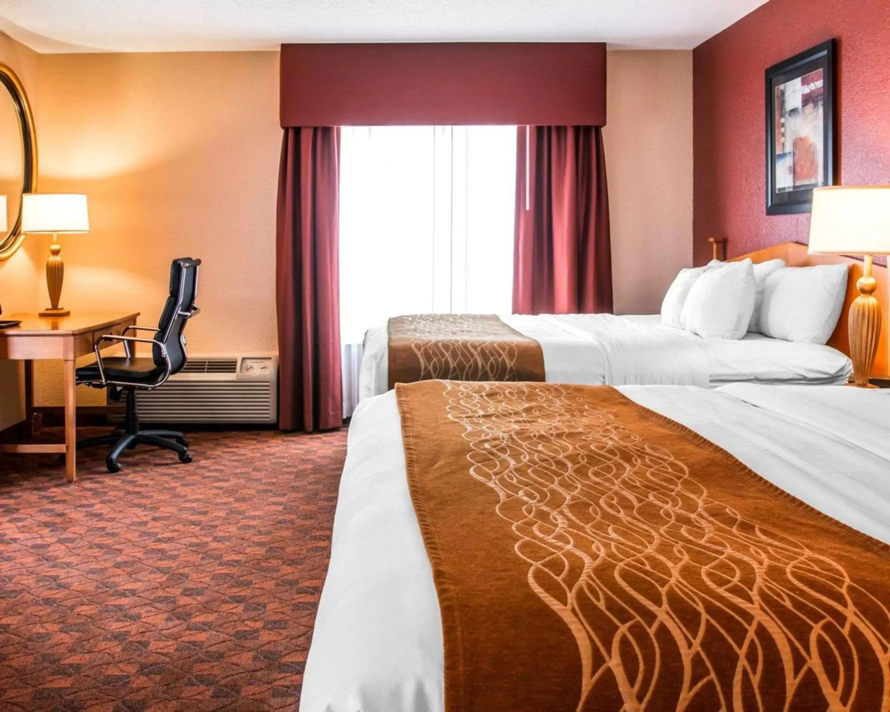 Photo of the whole room, Bed in Comfort Inn & Suites and Conference Center