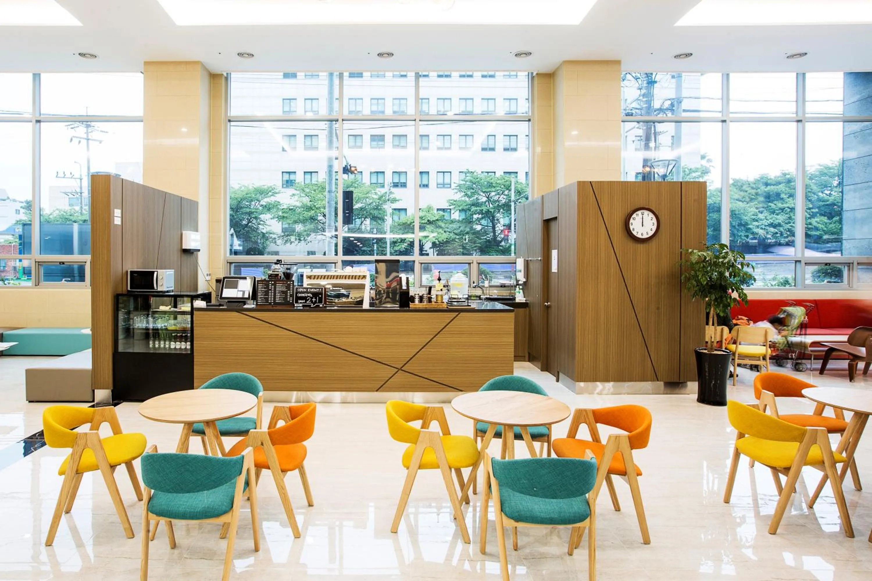 Lounge or bar in Ramada by Wyndham Jeju City Hall