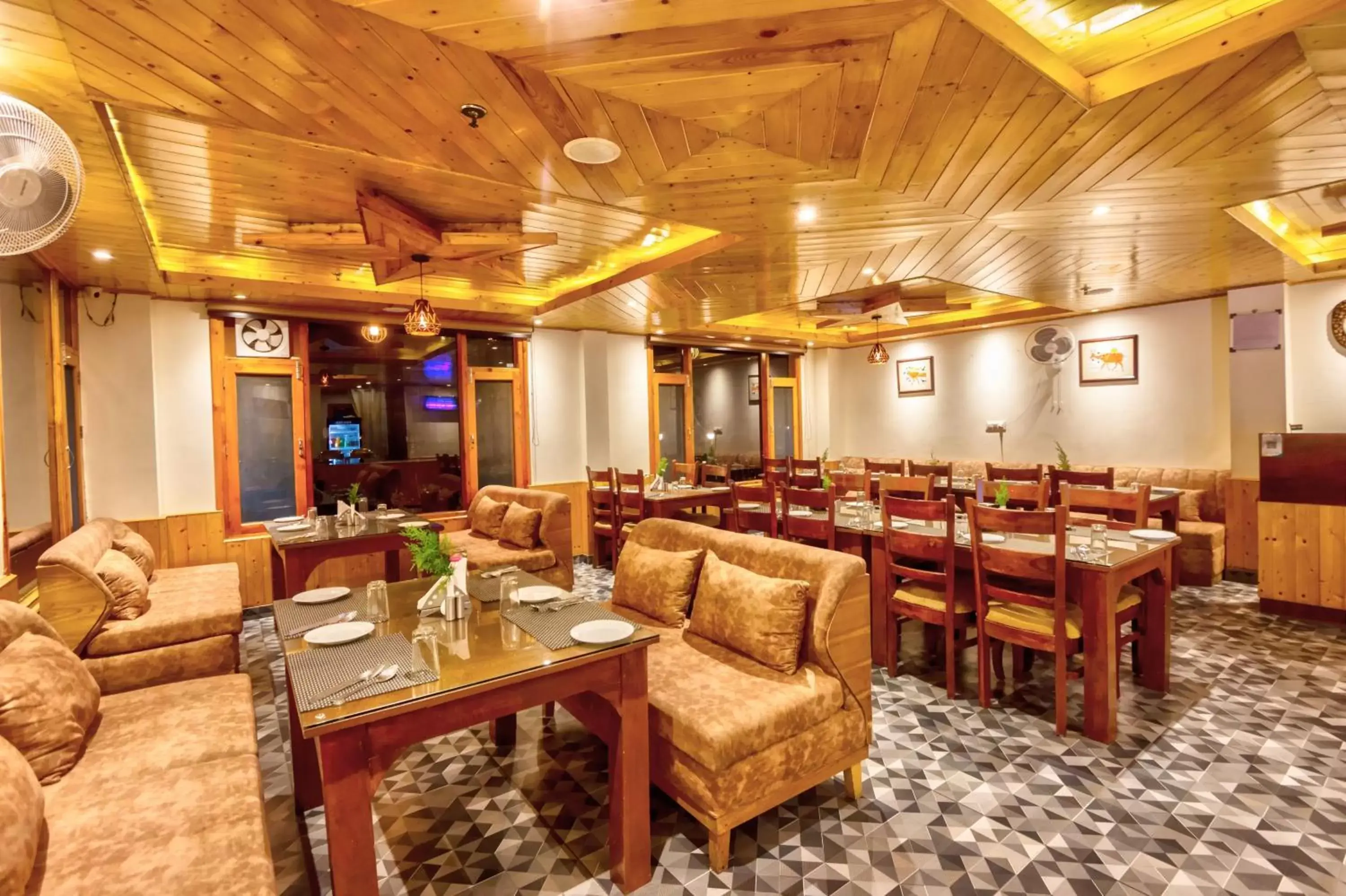 Restaurant/places to eat in Snow City's Montana Blues Resort Manali - Heated & Air-Cooled Stay Restaurant/places to eat in Snow City's Montana Blues Resort Manali - Heated & Air-Cooled Stay