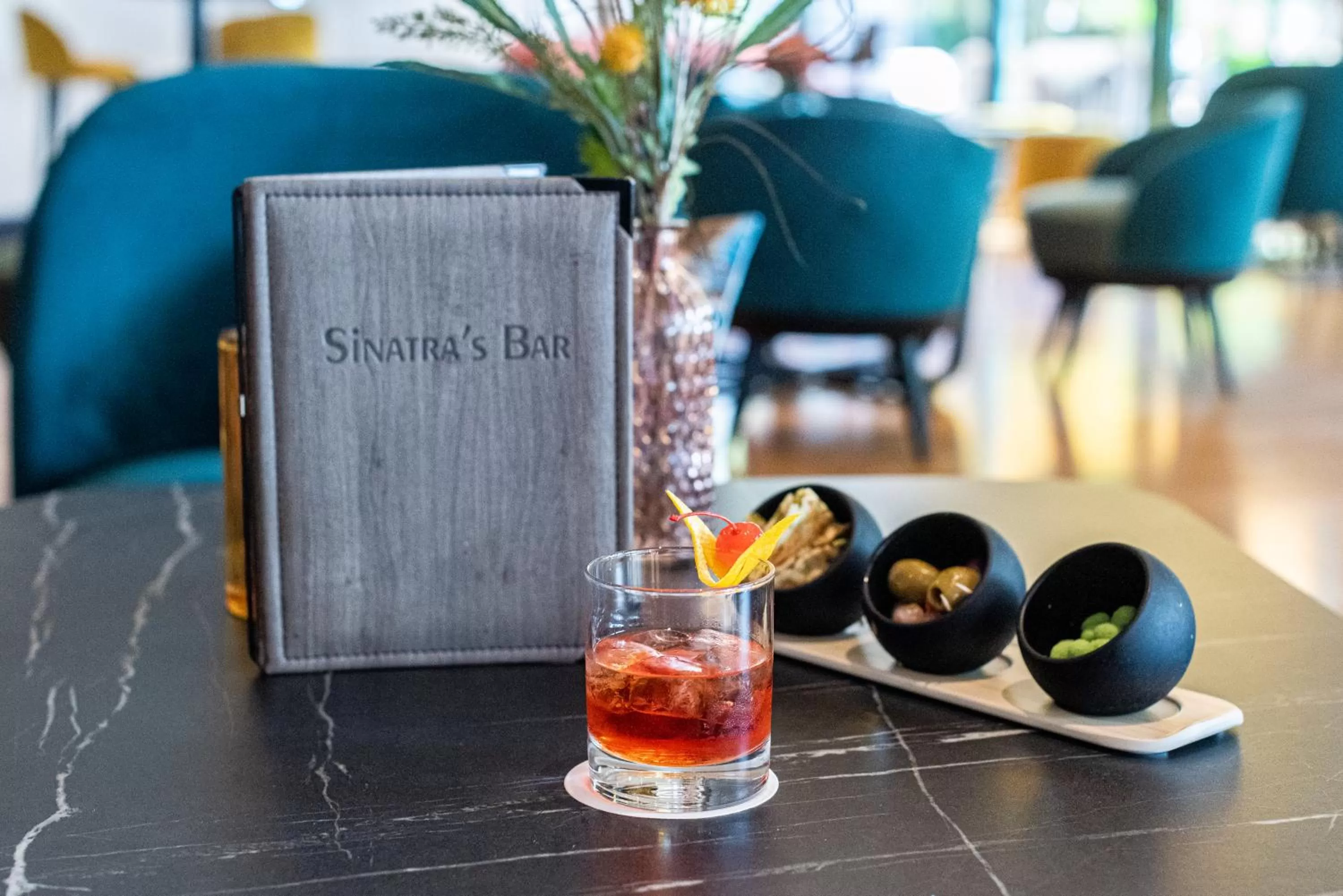 Restaurant/places to eat in Villa Toscane