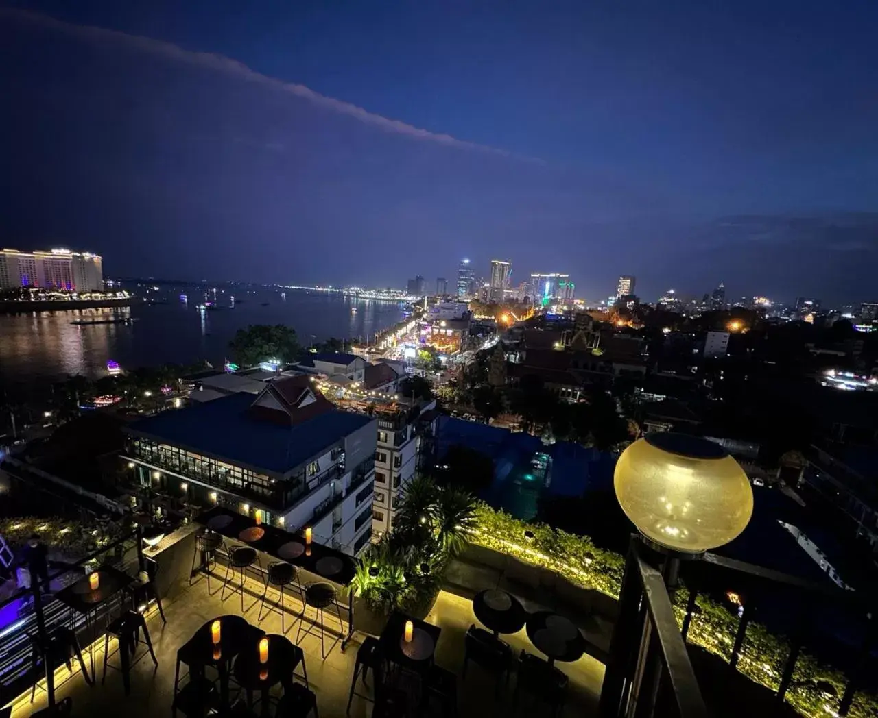 Restaurant/places to eat, Bird's-eye View in Harmony Phnom Penh Hotel