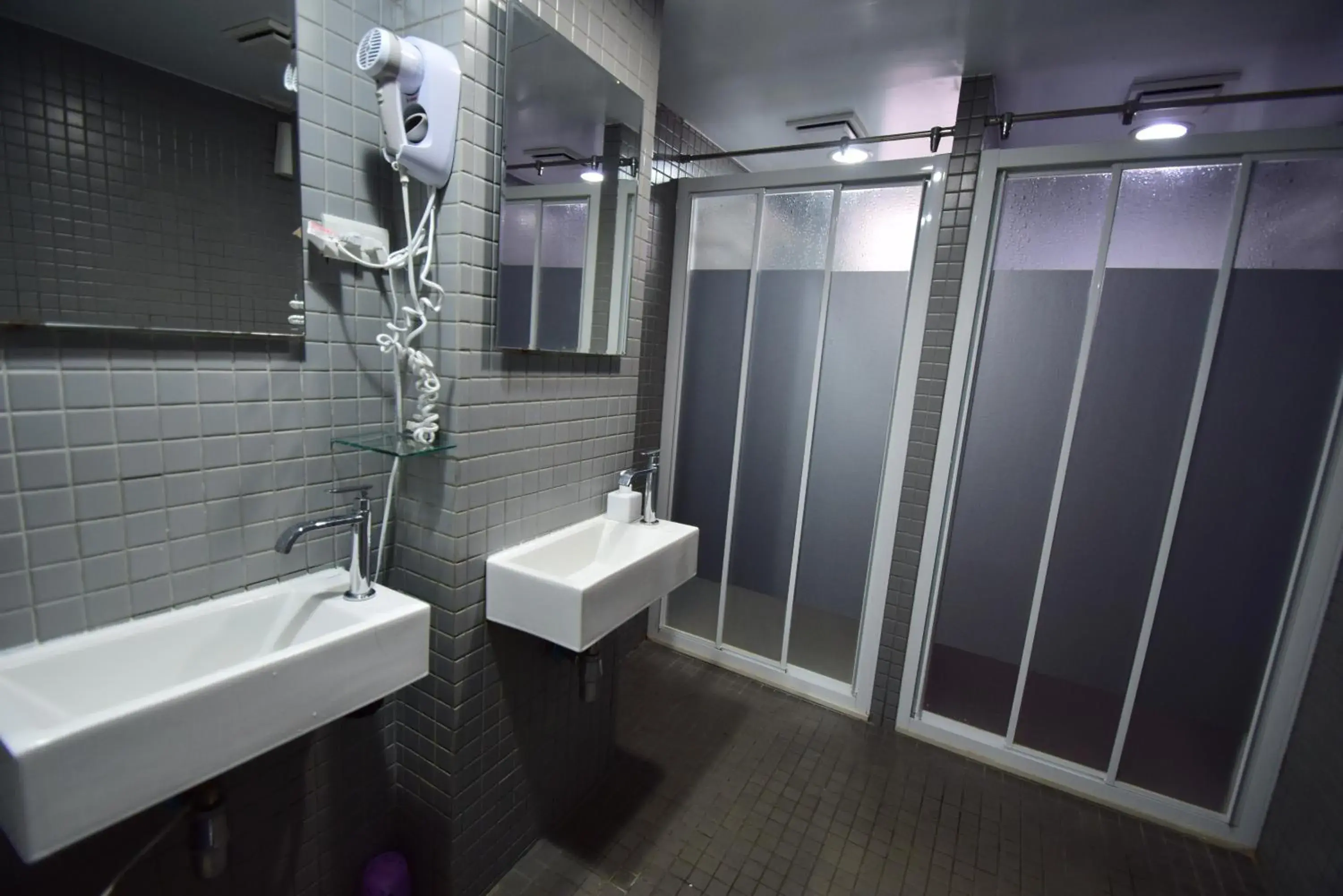 Shower, Bathroom in Inn Cube Taipei Main Station