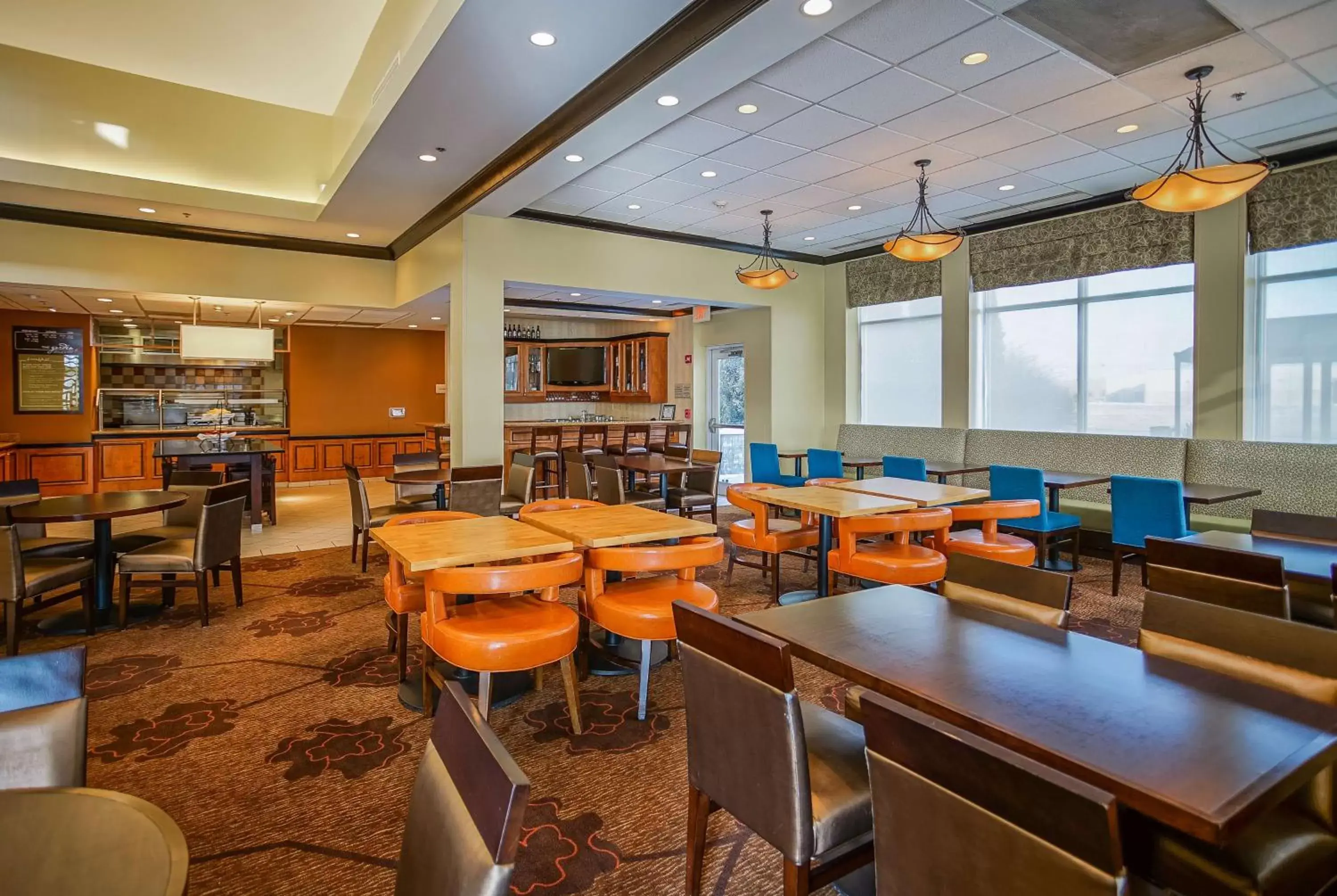 Dining area, Lounge/Bar in Hilton Garden Inn Kankakee