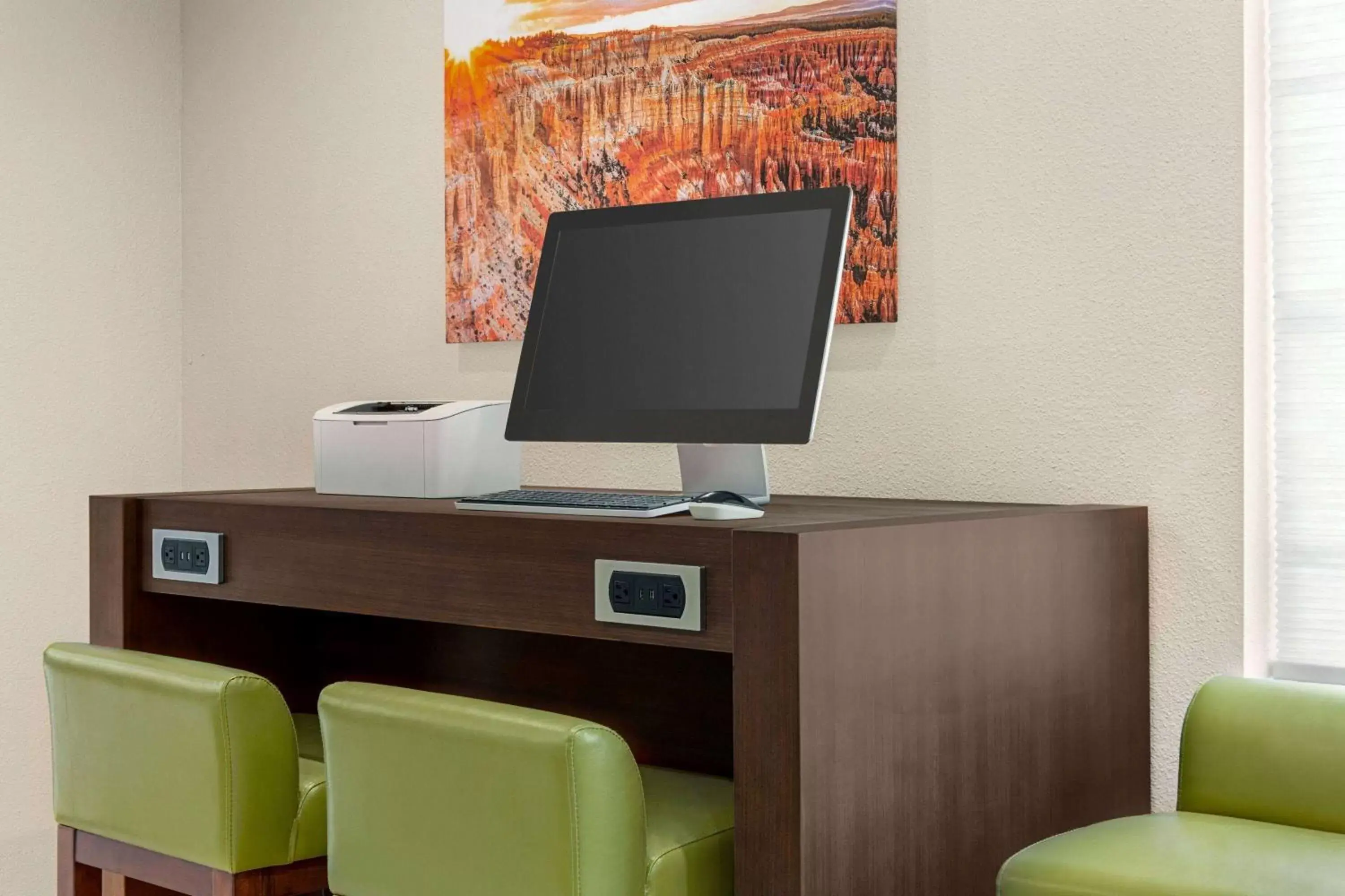 Business facilities, Business Area/Conference Room in Days Inn & Suites by Wyndham Greater Tomball