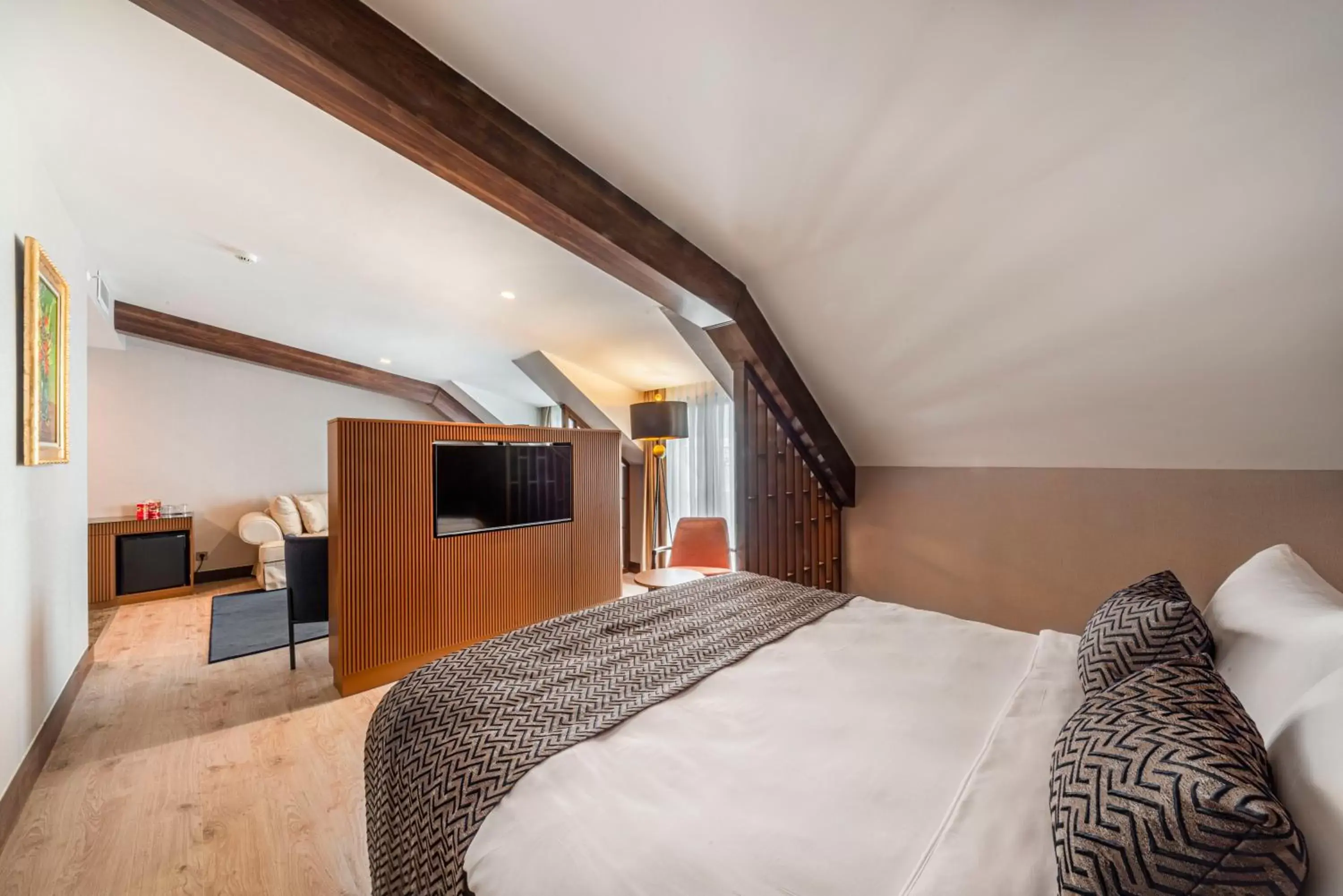 Communal lounge/ TV room, Bed in TRYP By Wyndham Istanbul Sisli Hotel