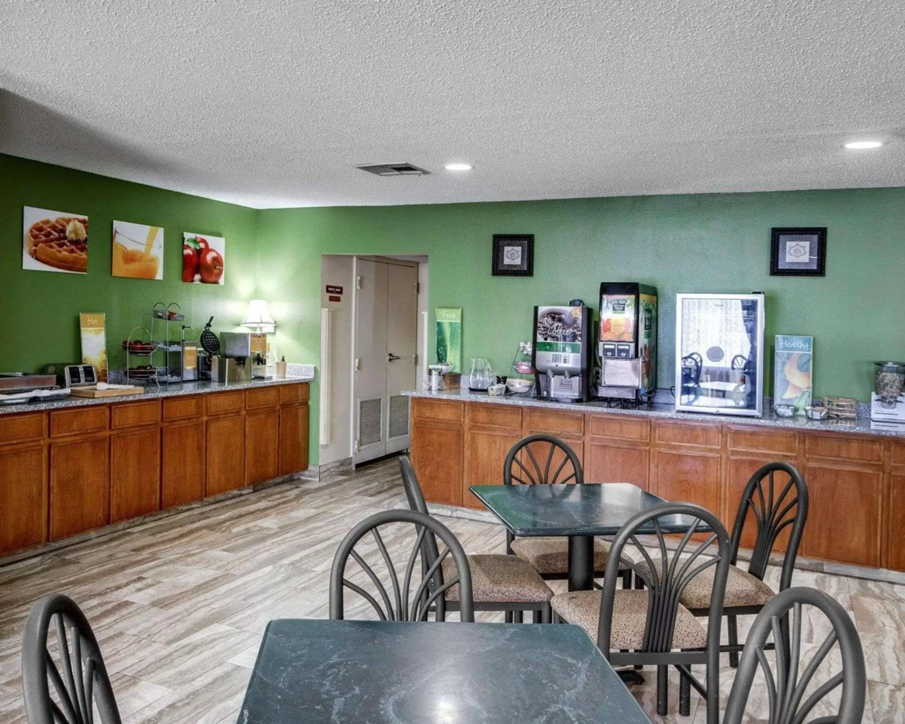 Restaurant/Places to Eat in Quality Suites Baton Rouge East - Denham Springs