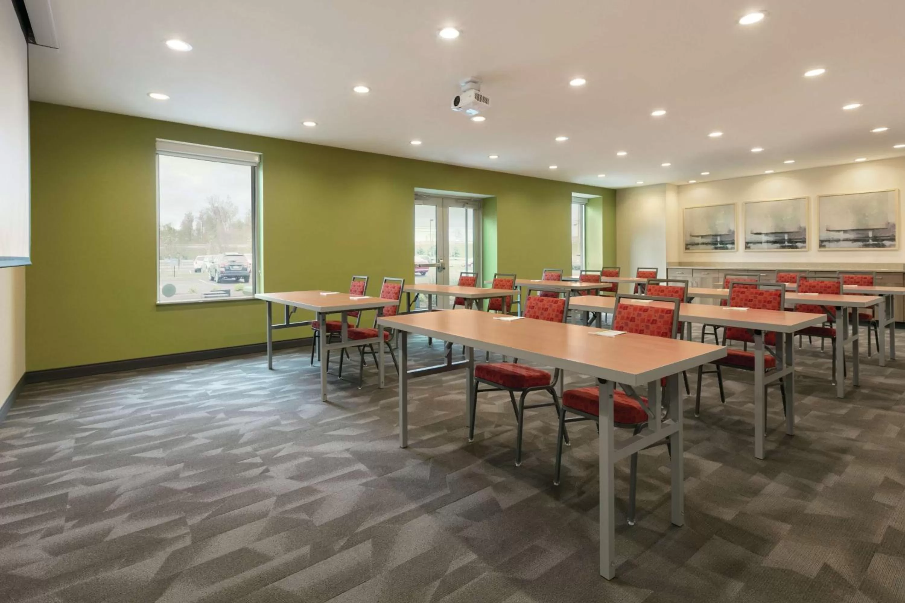 Meeting/conference room in Tru By Hilton Williamsville Buffalo Airport
