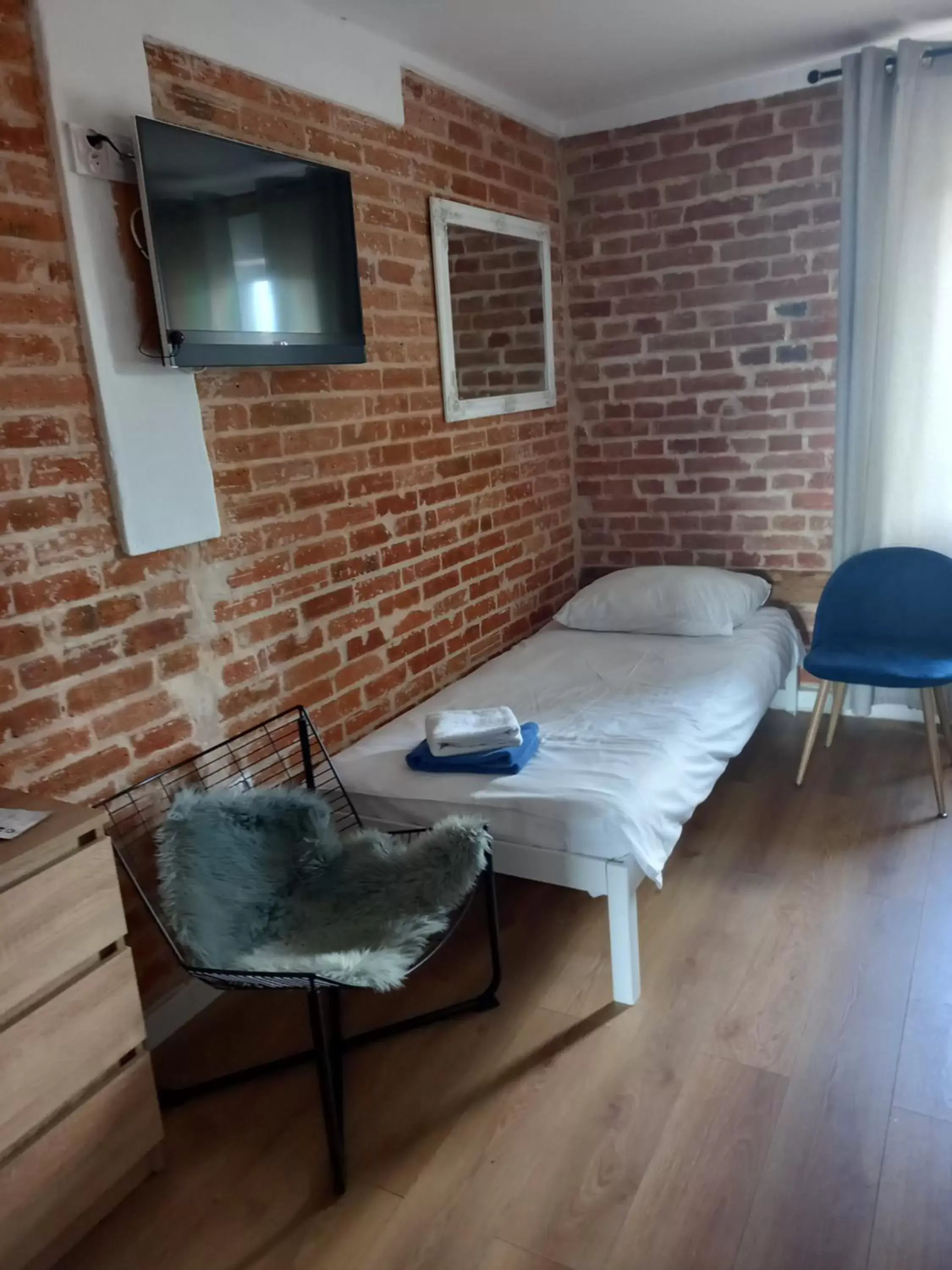 Triple Room in Leon's Rooms Triple Room in Leon's Rooms